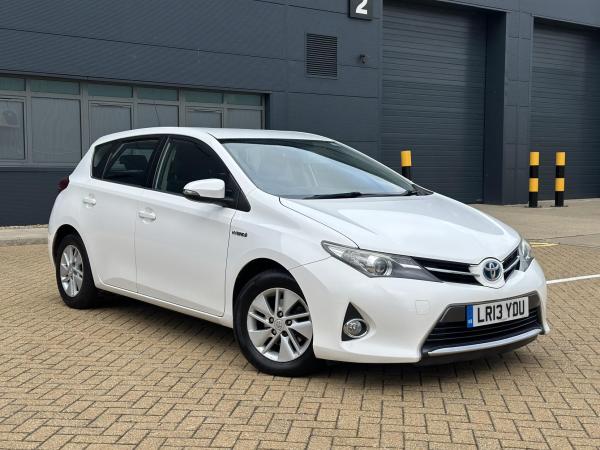 Toyota Auris 1.8 VVT-h Icon Hatchback 5dr Petrol Hybrid CVT Euro 5 (s/s) (136 ps)