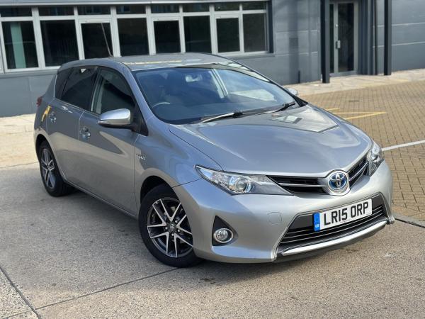 Toyota Auris 1.8 VVT-h Icon Plus Hatchback 5dr Petrol Hybrid CVT Euro 5 (s/s) (136 ps)
