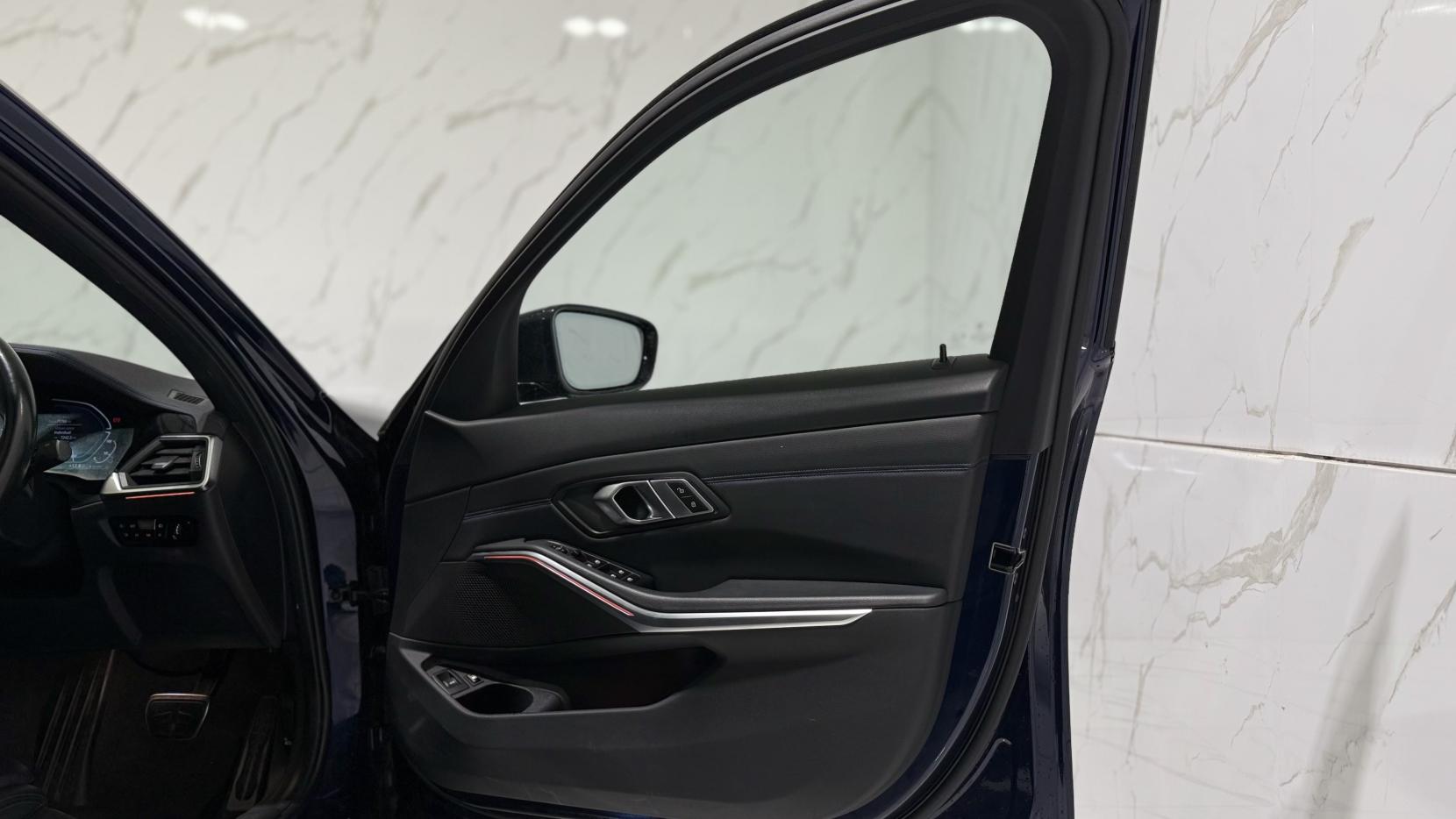 BMW 3 Series 2.0 330e 12kWh M Sport Pro Edition Saloon 4dr Petrol Plug-in Hybrid Auto Euro 6 (s/s) (292 ps)