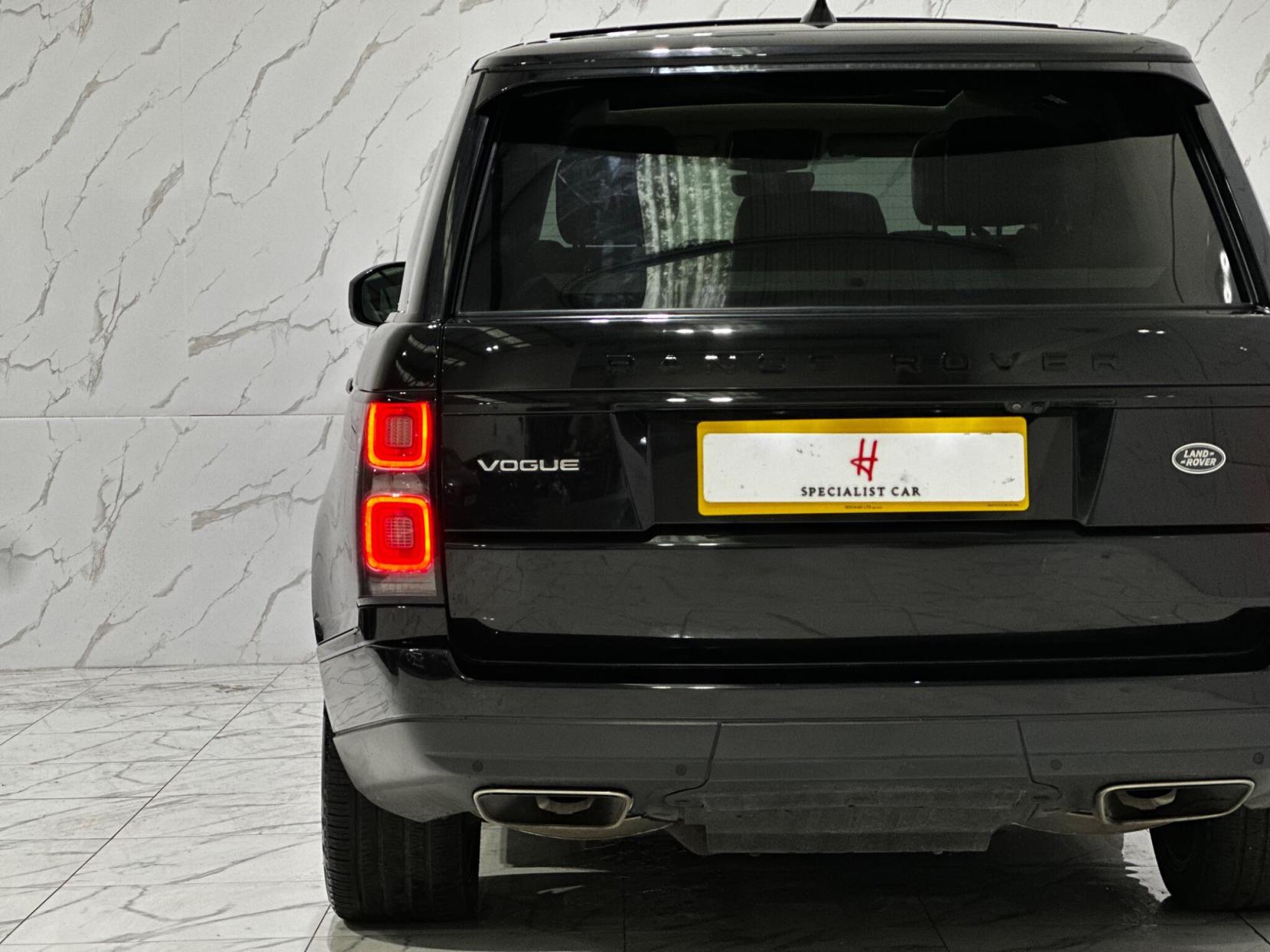 Land Rover Range Rover 3.0 SD V6 Vogue Auto 4WD Euro 6 (s/s) 5dr