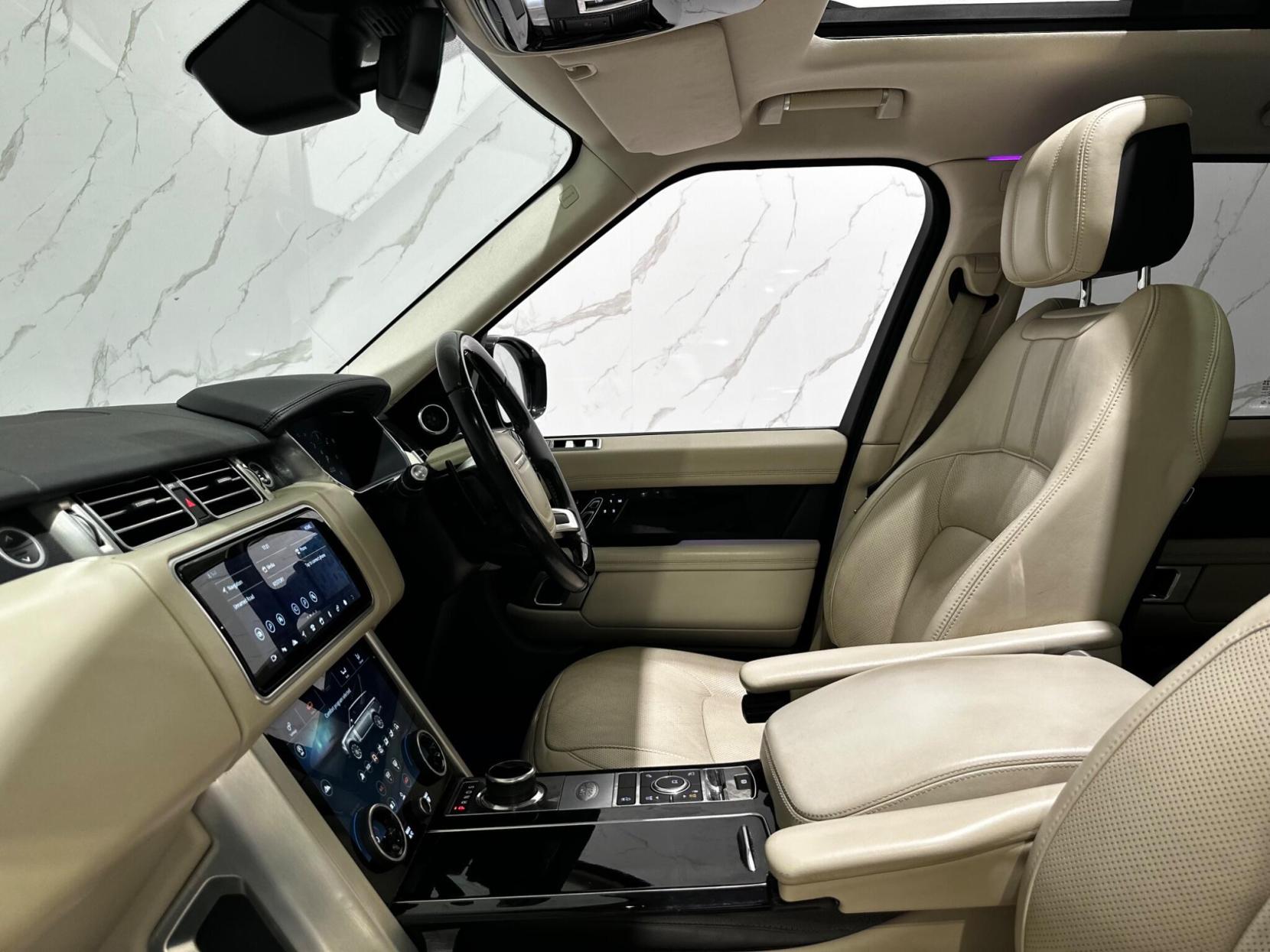 Land Rover Range Rover 3.0 SD V6 Vogue Auto 4WD Euro 6 (s/s) 5dr