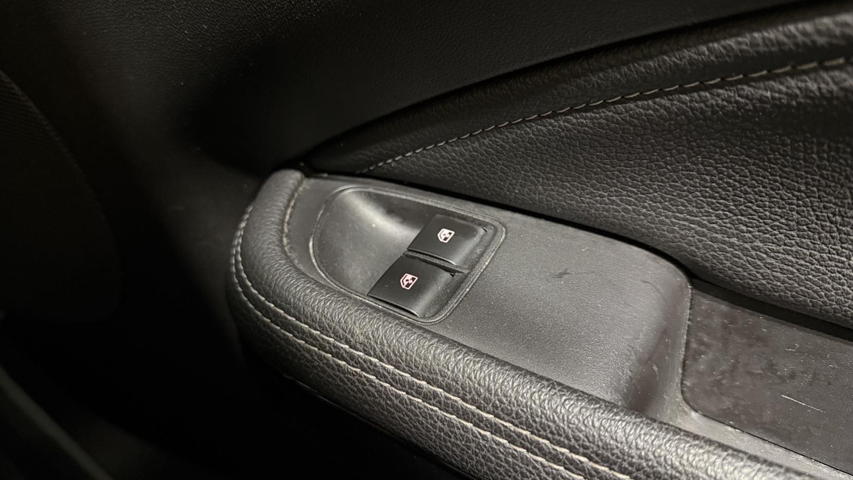 Vauxhall ADAM 1.4 16v SLAM Hatchback 3dr Petrol Manual Euro 5 (100 ps)