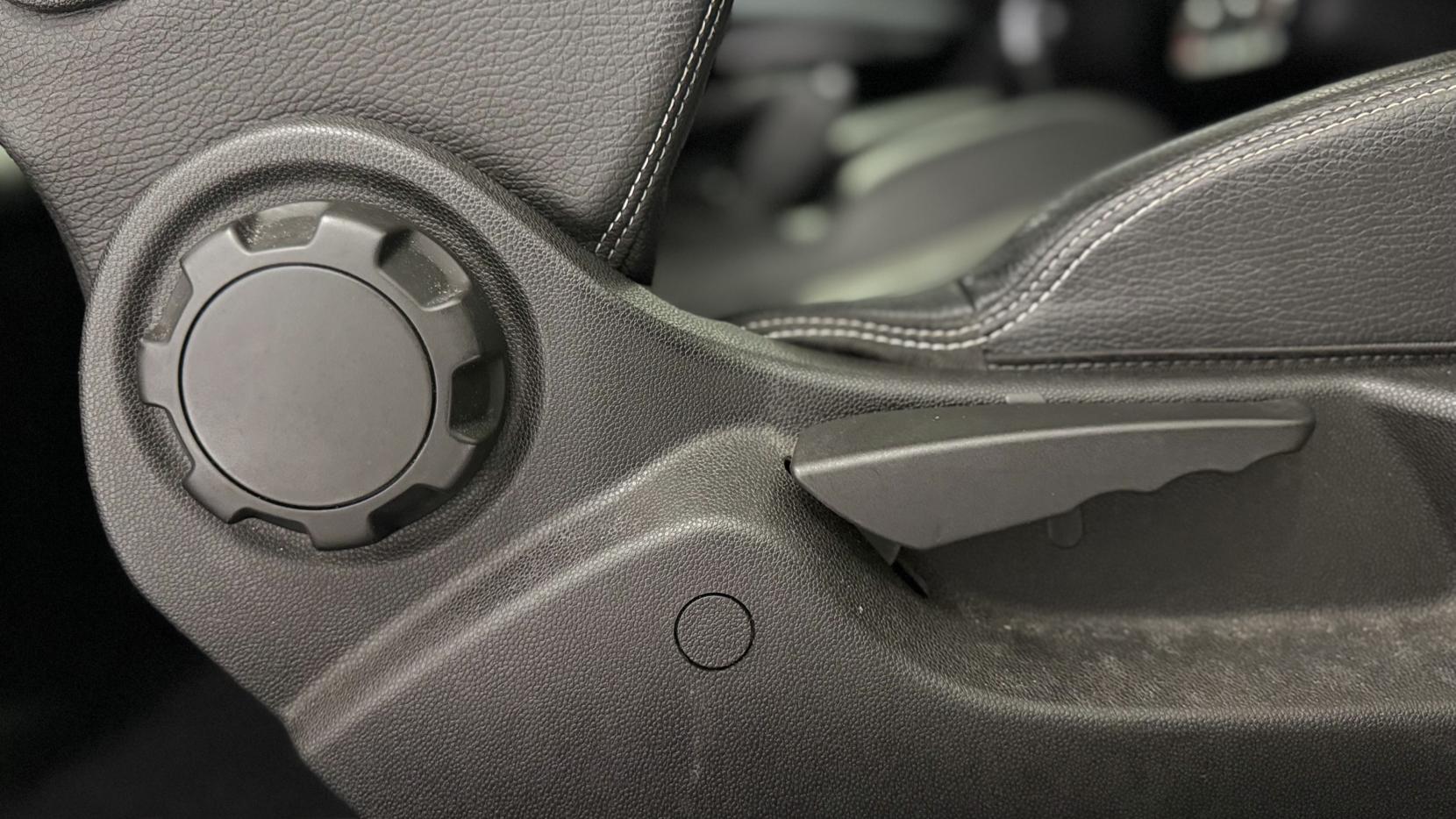 Vauxhall ADAM 1.4 16v SLAM Hatchback 3dr Petrol Manual Euro 5 (100 ps)