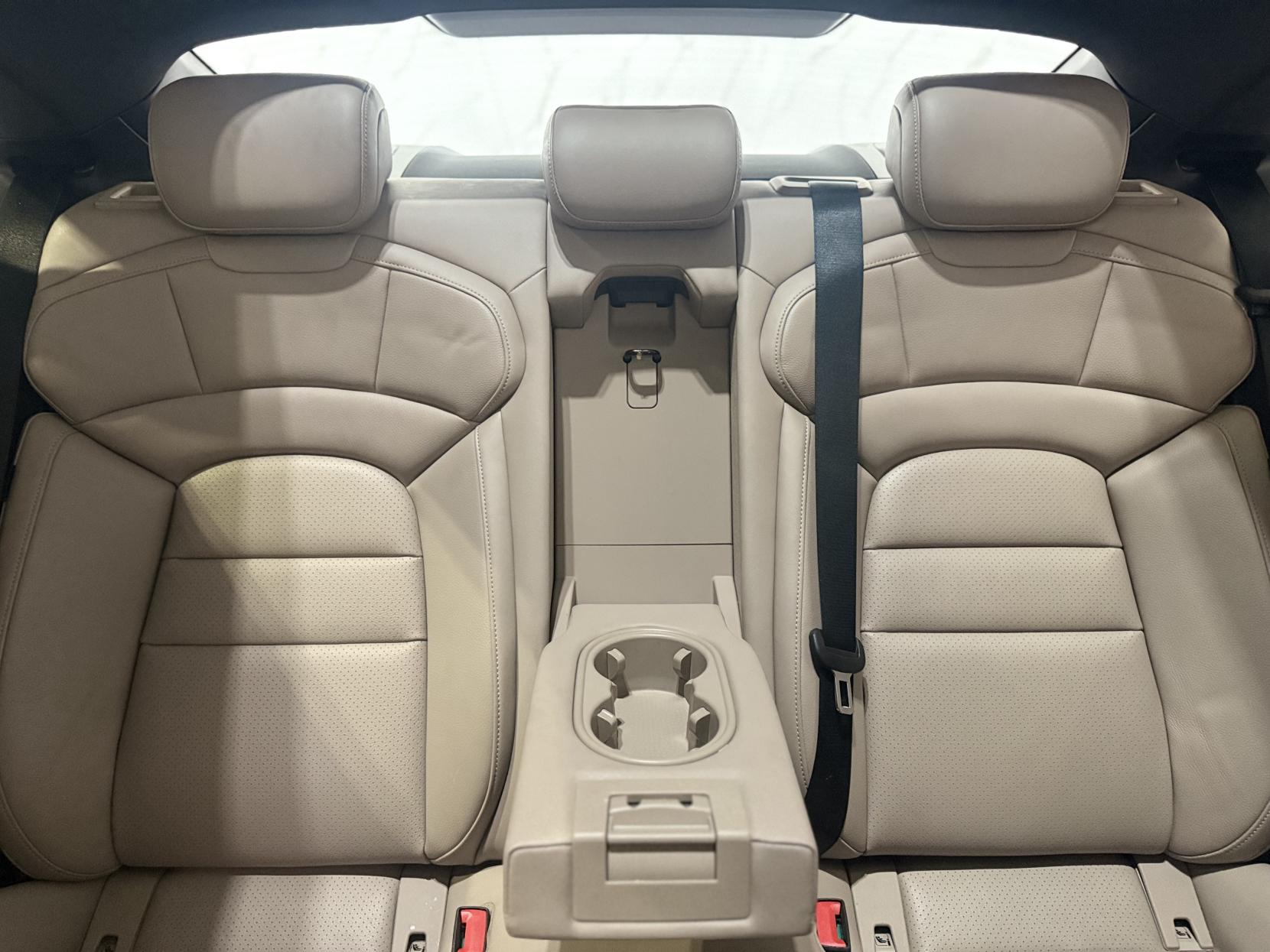 Porsche Taycan Performance 79.2kWh Saloon 4dr Electric Auto RWD (22kW Charger) (408 ps)