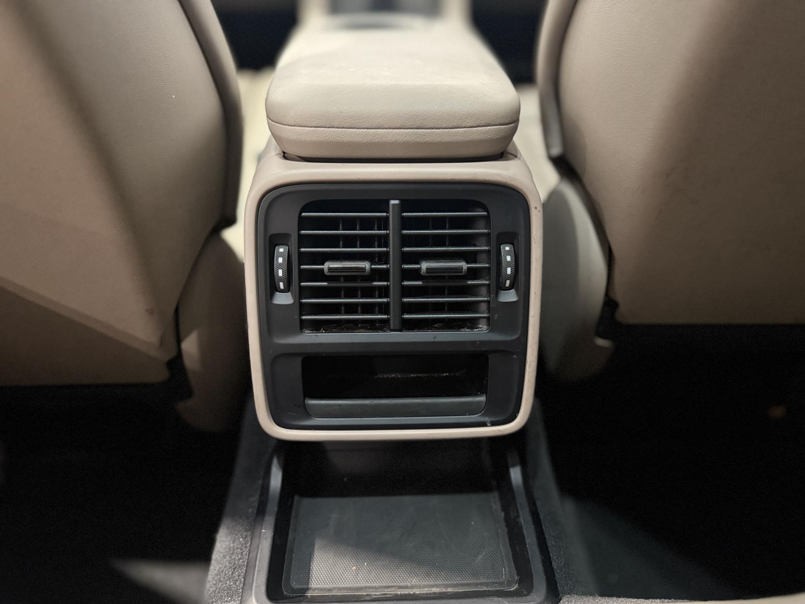 Porsche Taycan Performance 79.2kWh Saloon 4dr Electric Auto RWD (22kW Charger) (408 ps)