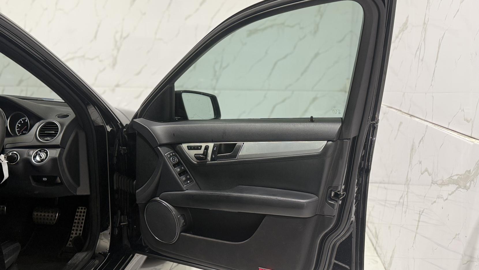 Mercedes-Benz C Class 6.3 C63 V8 AMG Saloon 4dr Petrol SpdS MCT Euro 5 (457 ps)