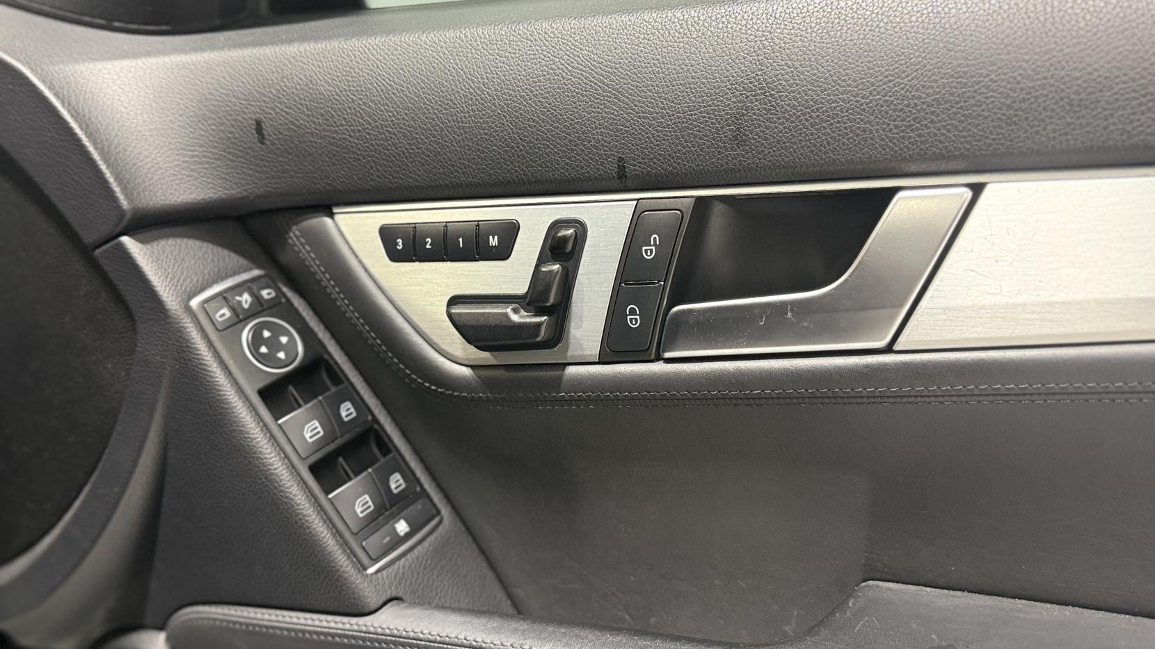 Mercedes-Benz C Class 6.3 C63 V8 AMG Saloon 4dr Petrol SpdS MCT Euro 5 (457 ps)