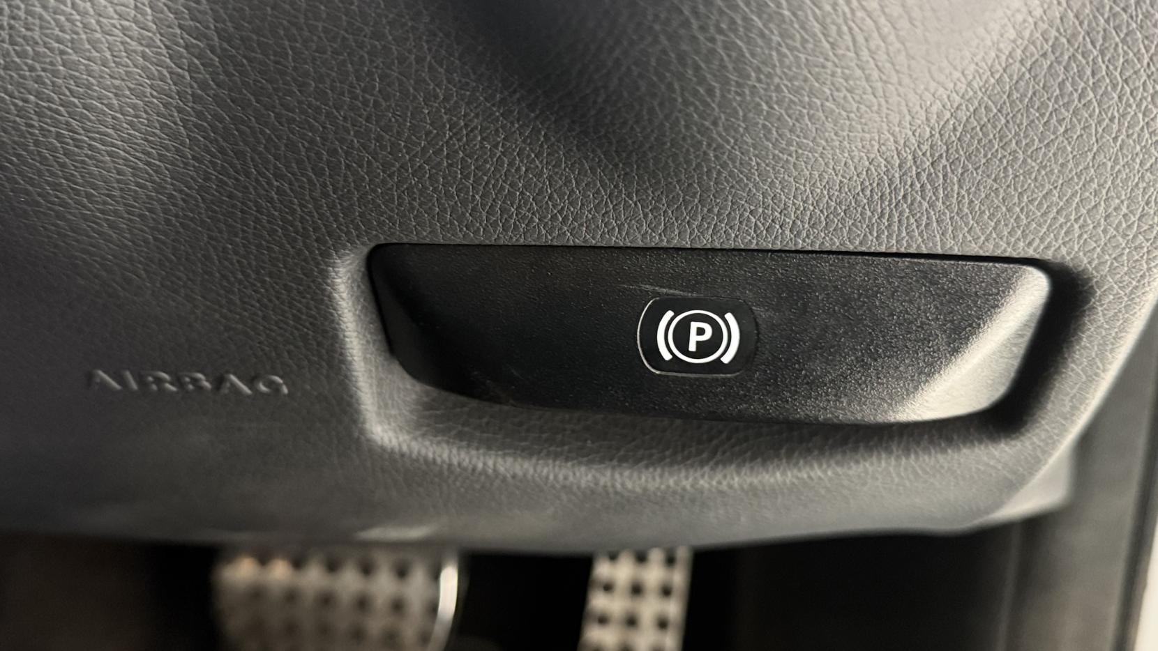 Mercedes-Benz C Class 6.3 C63 V8 AMG Saloon 4dr Petrol SpdS MCT Euro 5 (457 ps)