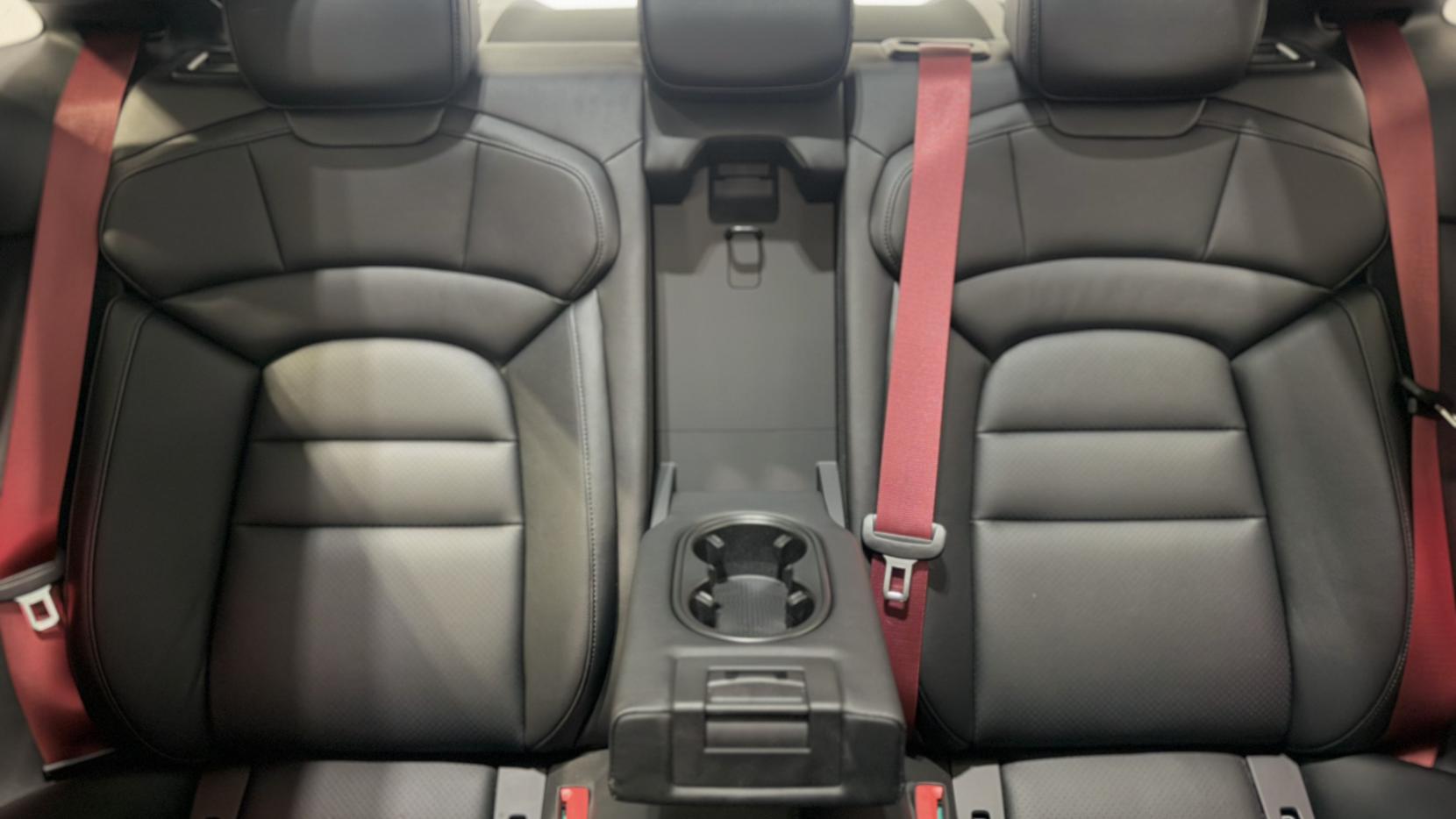 Porsche Taycan Performance Plus 93.4kWh Saloon 4dr Electric Auto RWD (11kW Charger) (476 ps)