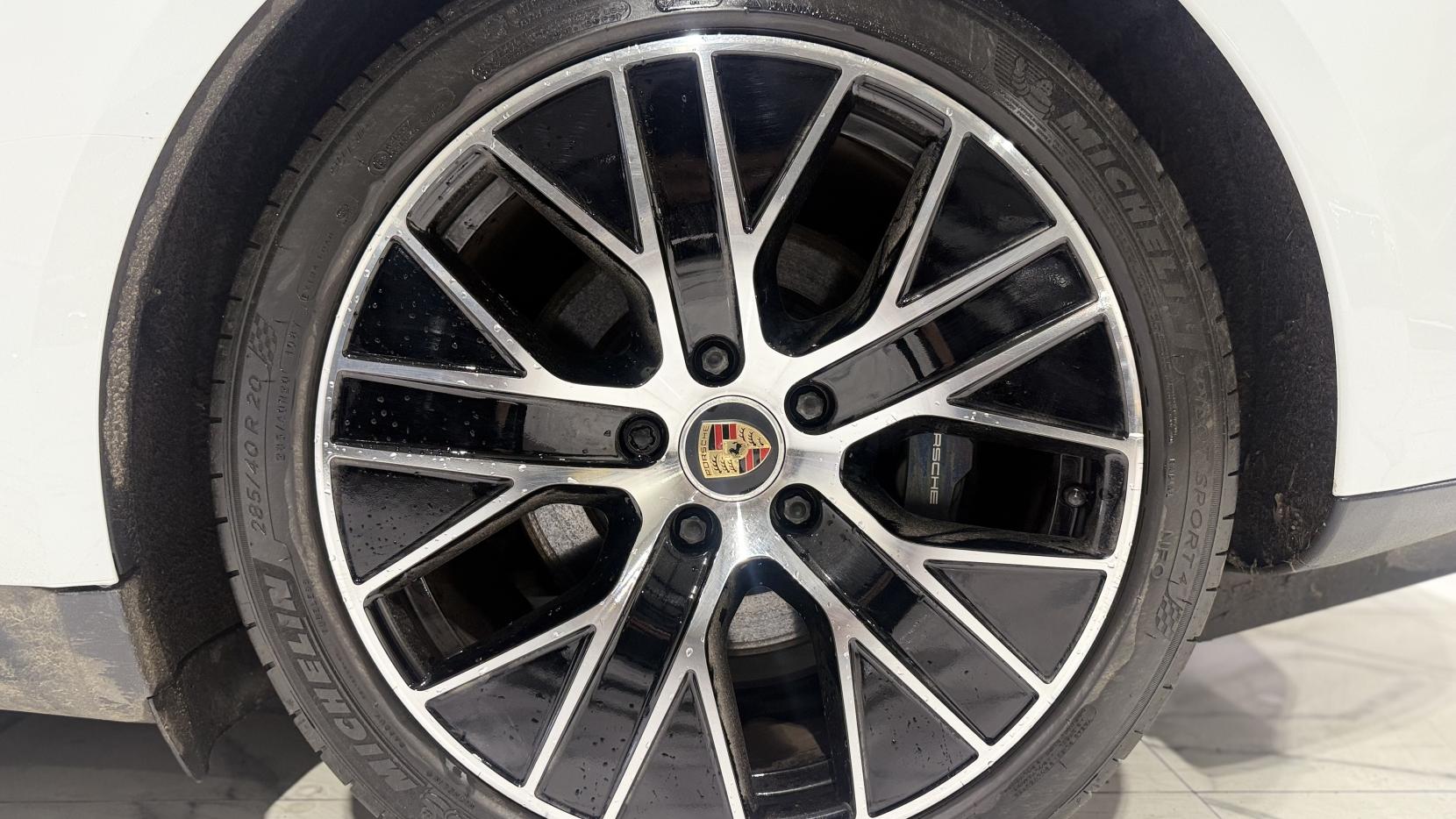 Porsche Taycan Performance Plus 93.4kWh Saloon 4dr Electric Auto RWD (11kW Charger) (476 ps)