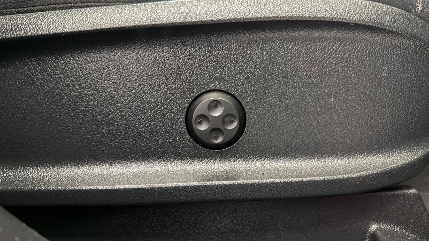 Mercedes-Benz GLA 1.3 GLA250e 15.6kWh Exclusive Edition (Premium Plus) SUV 5dr Petrol Plug-in Hybrid 8G-DCT Euro 6 (s/s) (218 ps)