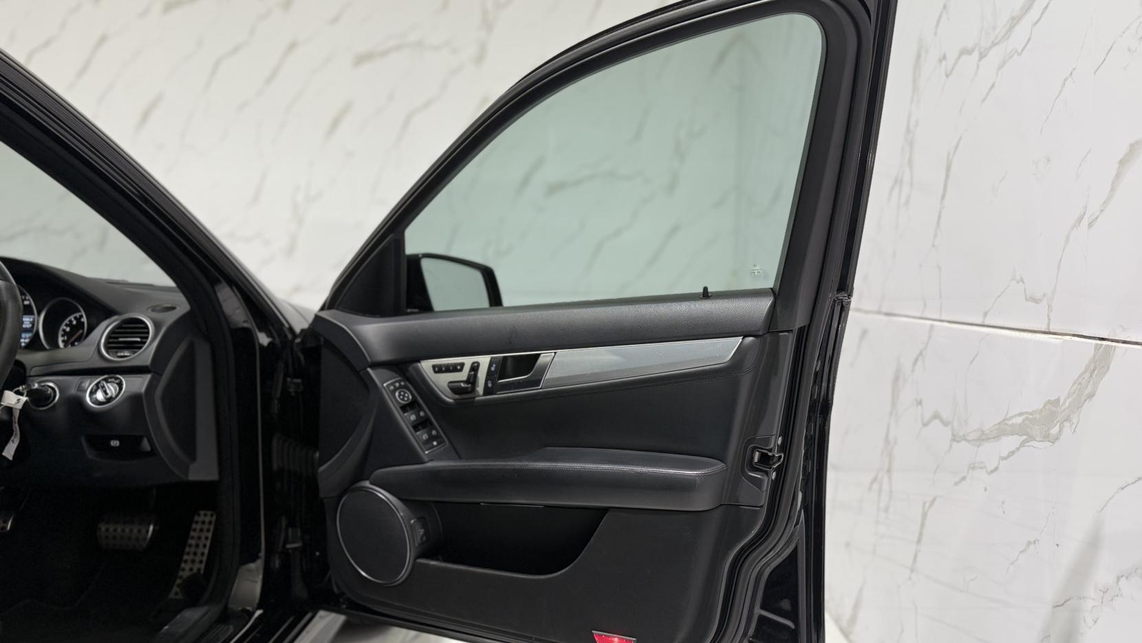 Mercedes-Benz C Class 6.3 C63 V8 AMG Saloon 4dr Petrol SpdS MCT Euro 5 (457 ps)