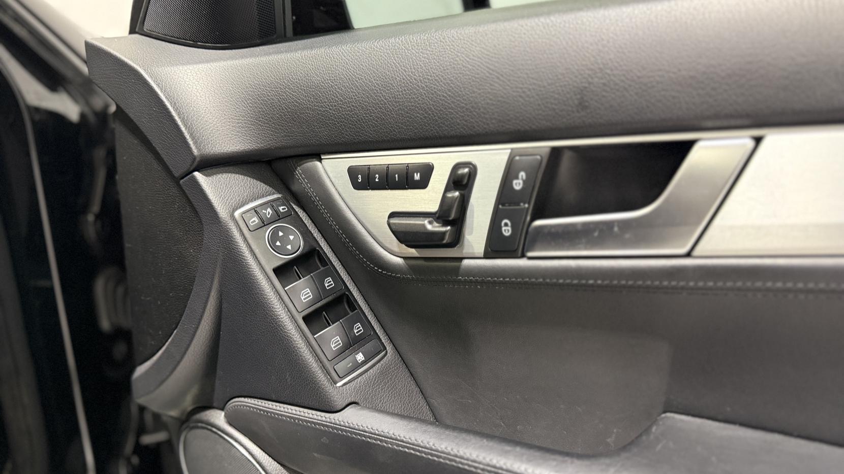 Mercedes-Benz C Class 6.3 C63 V8 AMG Saloon 4dr Petrol SpdS MCT Euro 5 (457 ps)