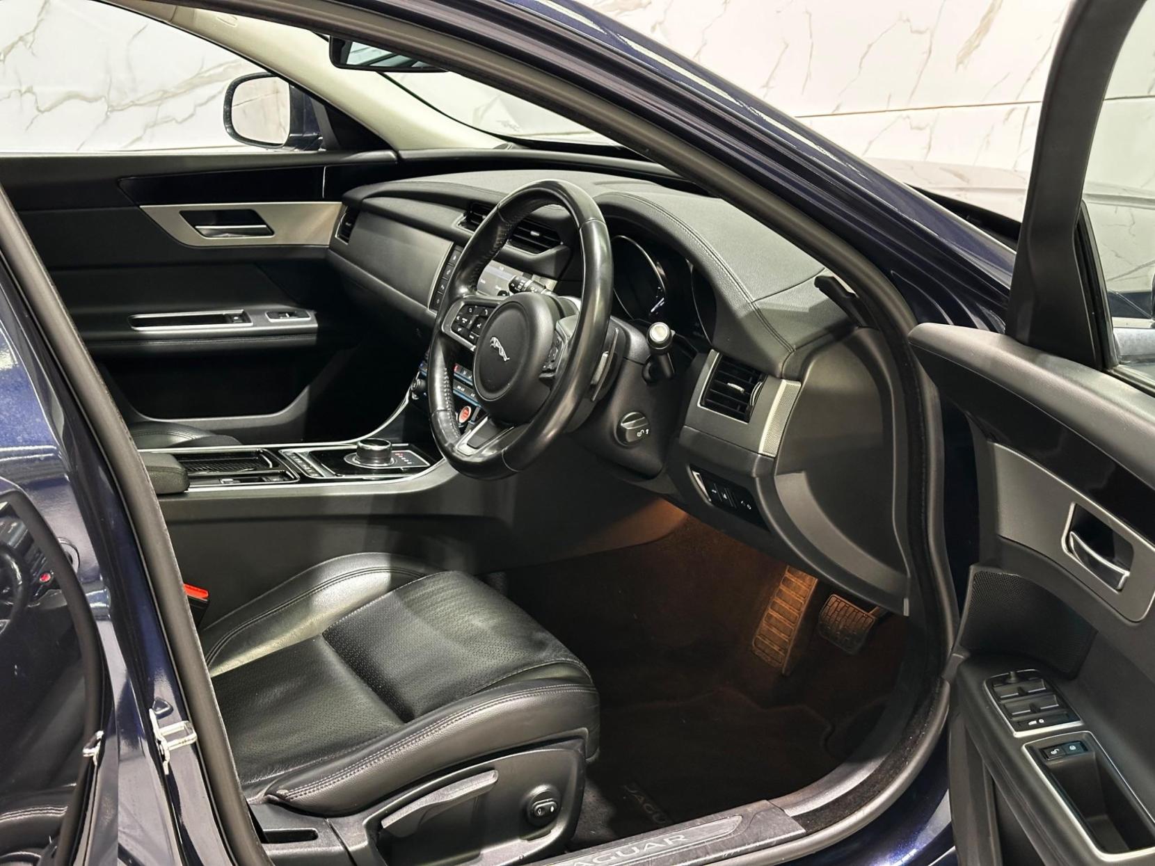 Jaguar XF 2.0d Prestige Auto Euro 6 (s/s) 4dr