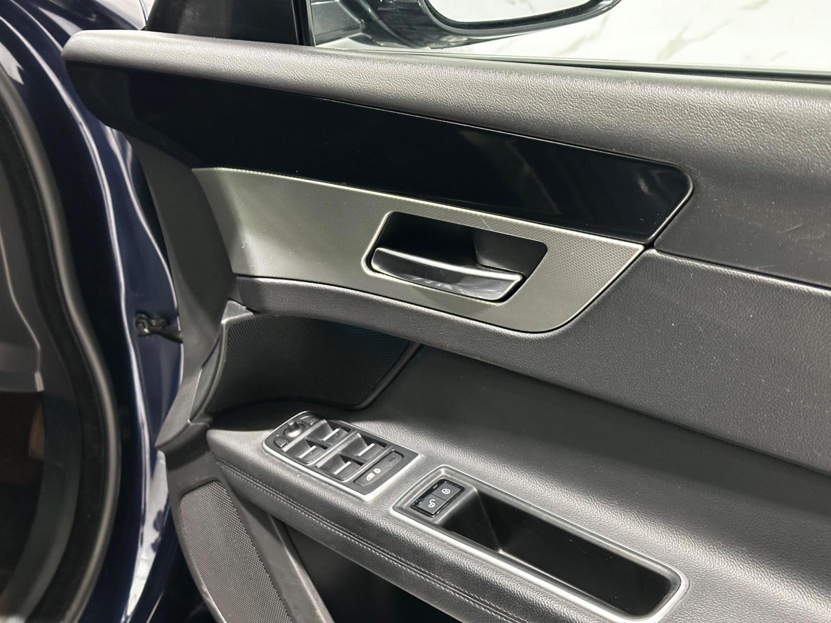 Jaguar XF 2.0d Prestige Auto Euro 6 (s/s) 4dr