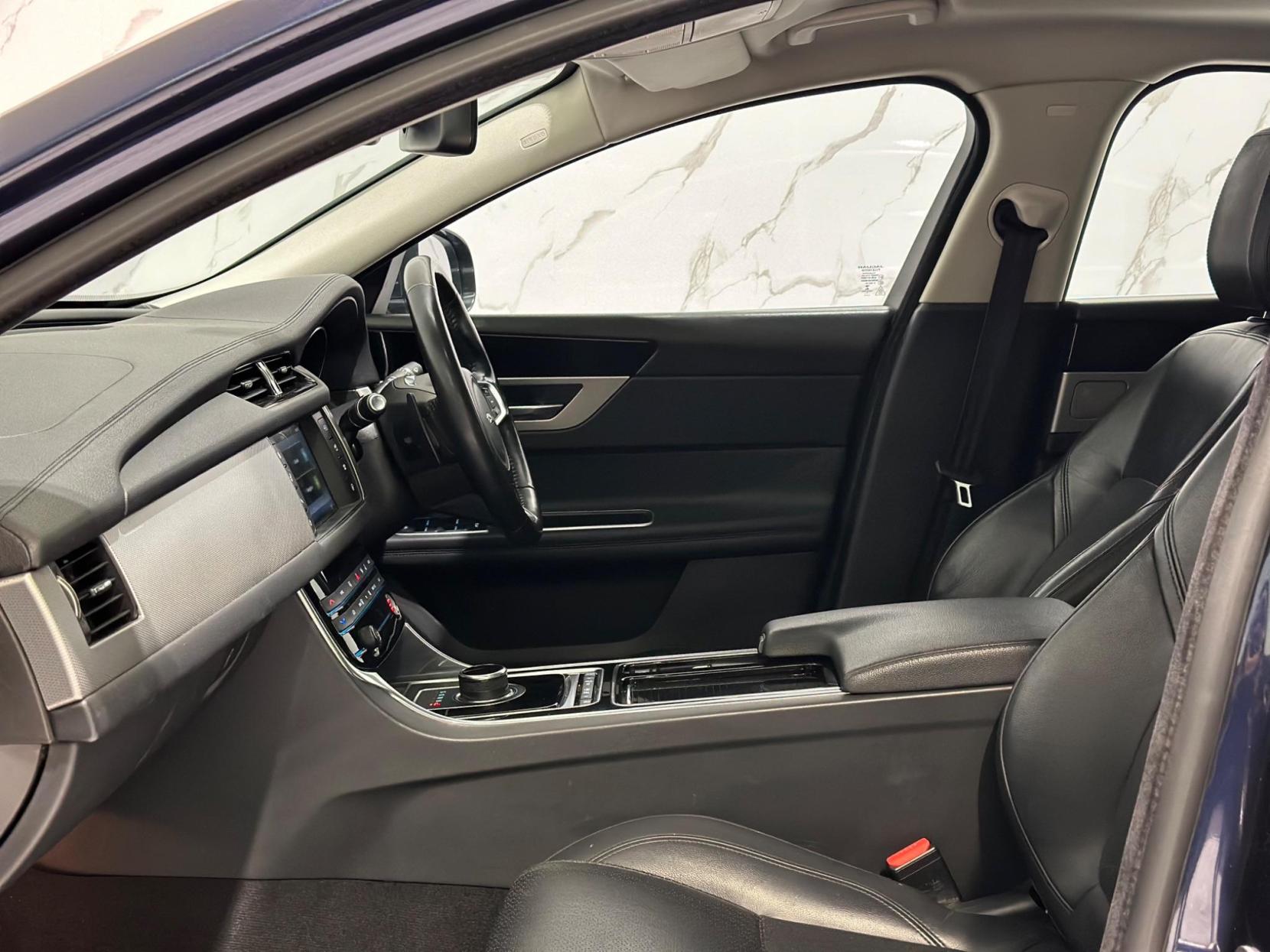 Jaguar XF 2.0d Prestige Auto Euro 6 (s/s) 4dr