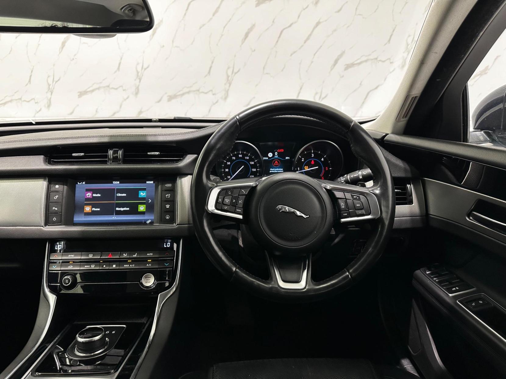 Jaguar XF 2.0d Prestige Auto Euro 6 (s/s) 4dr