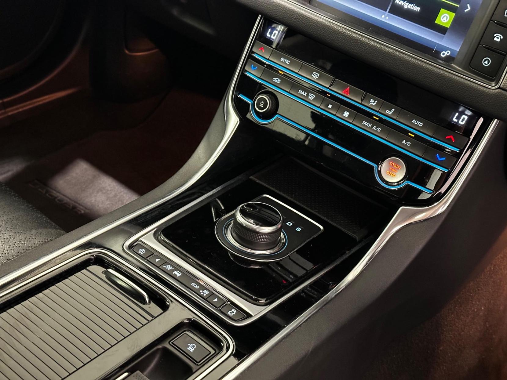 Jaguar XF 2.0d Prestige Auto Euro 6 (s/s) 4dr