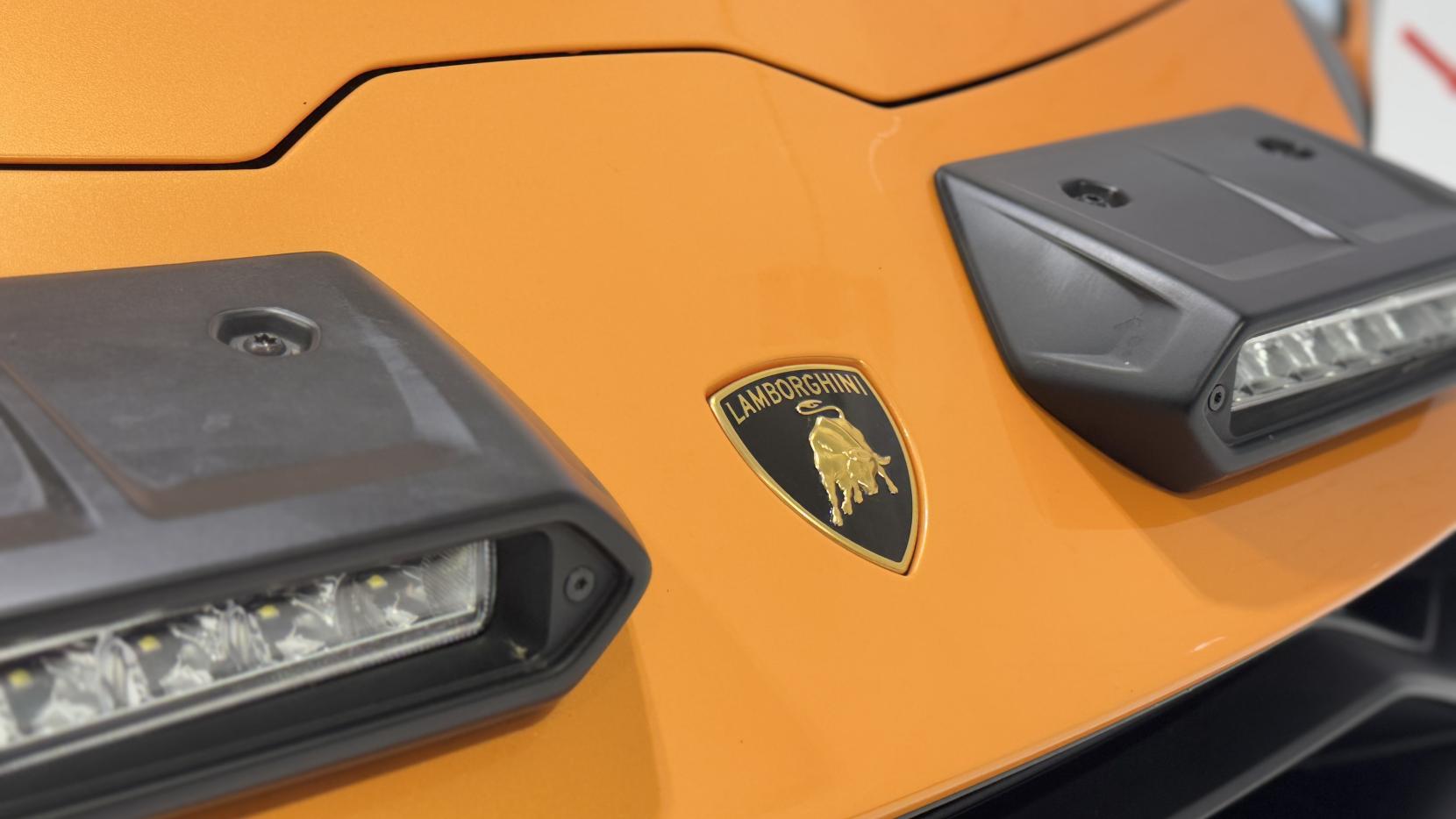 Lamborghini Huracan 5.2 V10 Sterrato Coupe 2dr Petrol LDF 4WD Euro 6 (s/s) (610 ps)