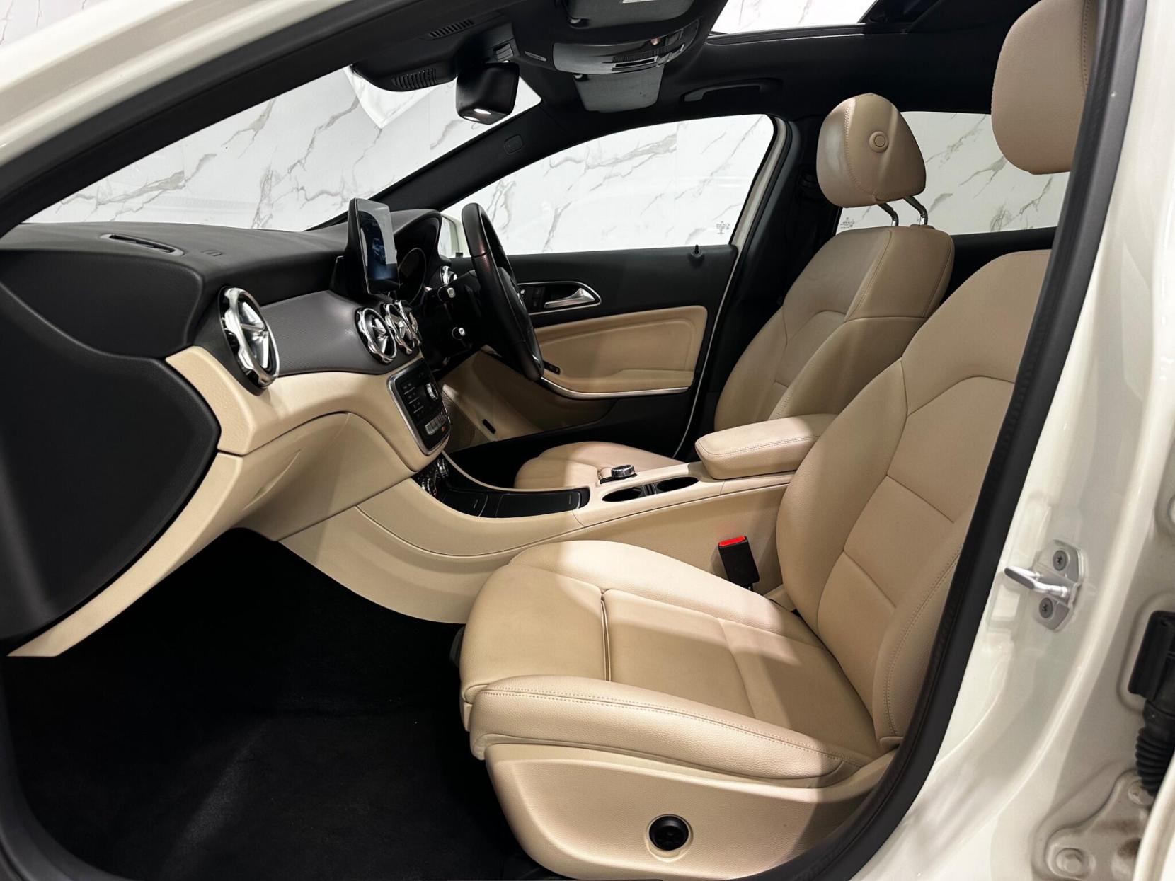 Mercedes-Benz GLA 1.6 GLA200 Sport (Premium Plus) 7G-DCT Euro 6 (s/s) 5dr