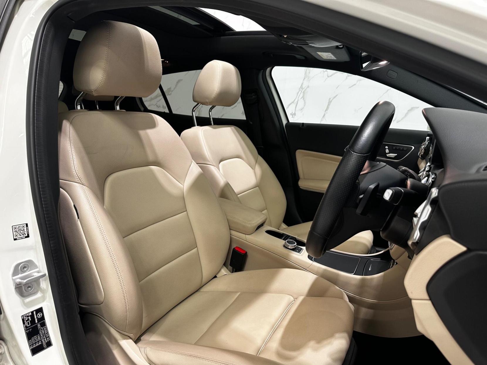 Mercedes-Benz GLA 1.6 GLA200 Sport (Premium Plus) 7G-DCT Euro 6 (s/s) 5dr
