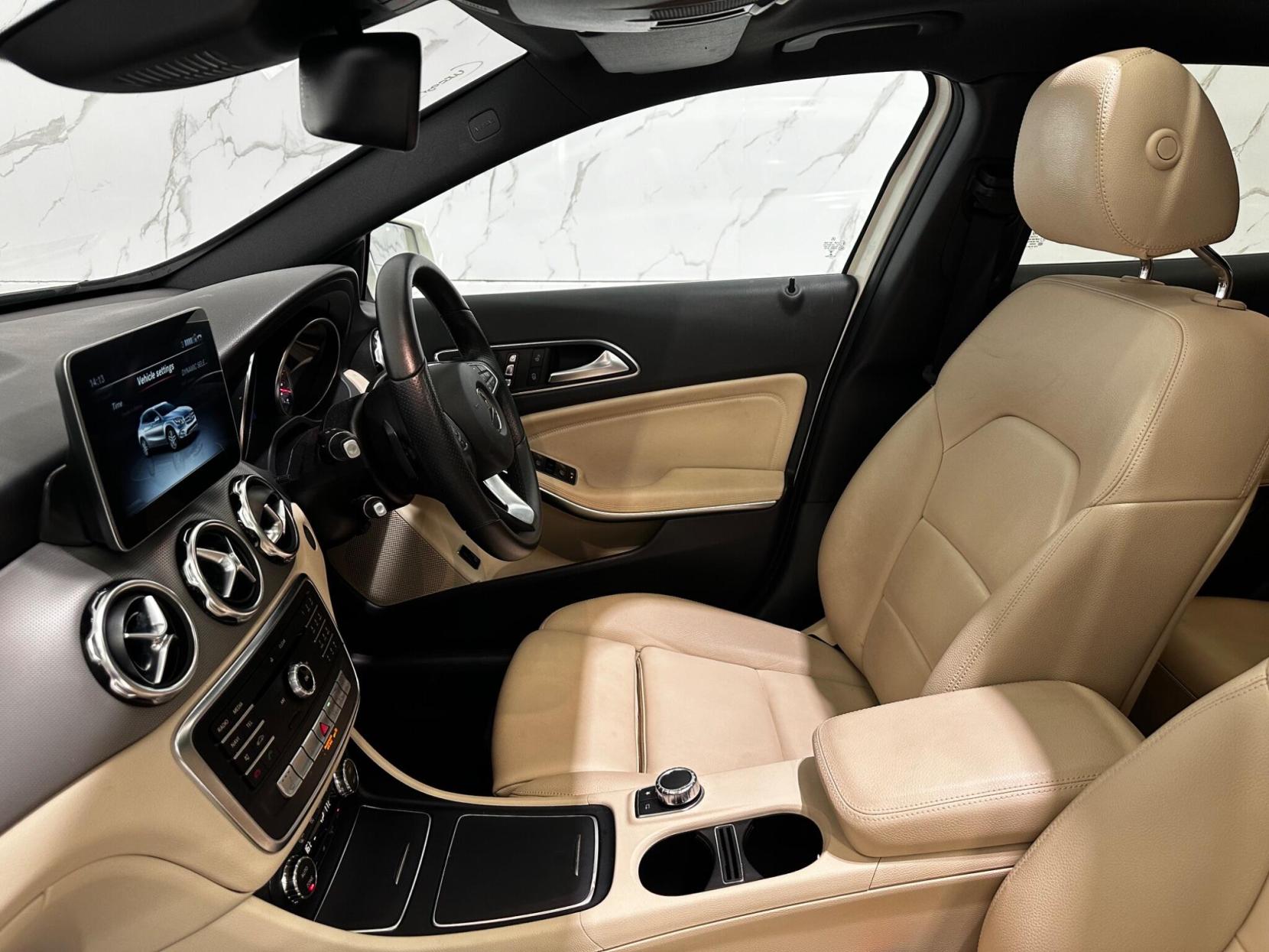 Mercedes-Benz GLA 1.6 GLA200 Sport (Premium Plus) 7G-DCT Euro 6 (s/s) 5dr