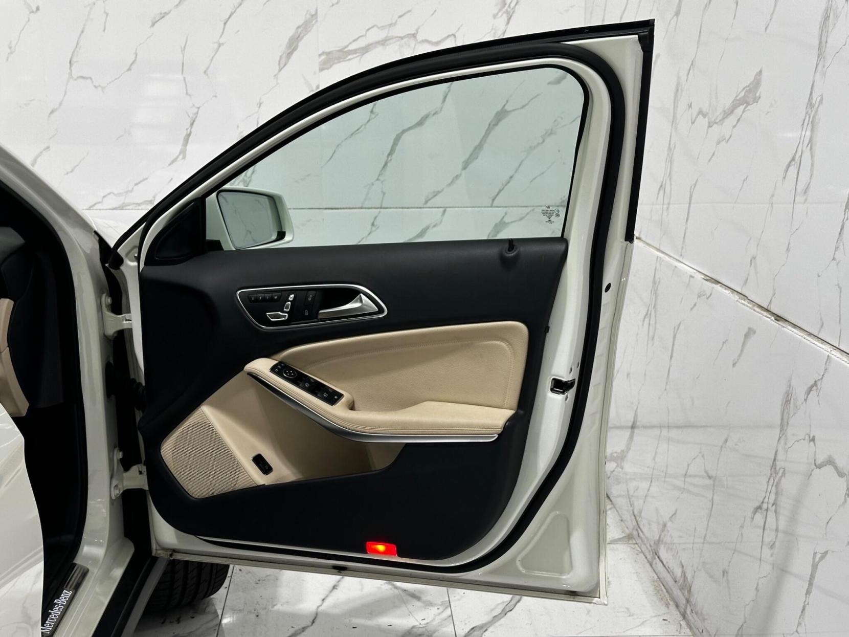 Mercedes-Benz GLA 1.6 GLA200 Sport (Premium Plus) 7G-DCT Euro 6 (s/s) 5dr