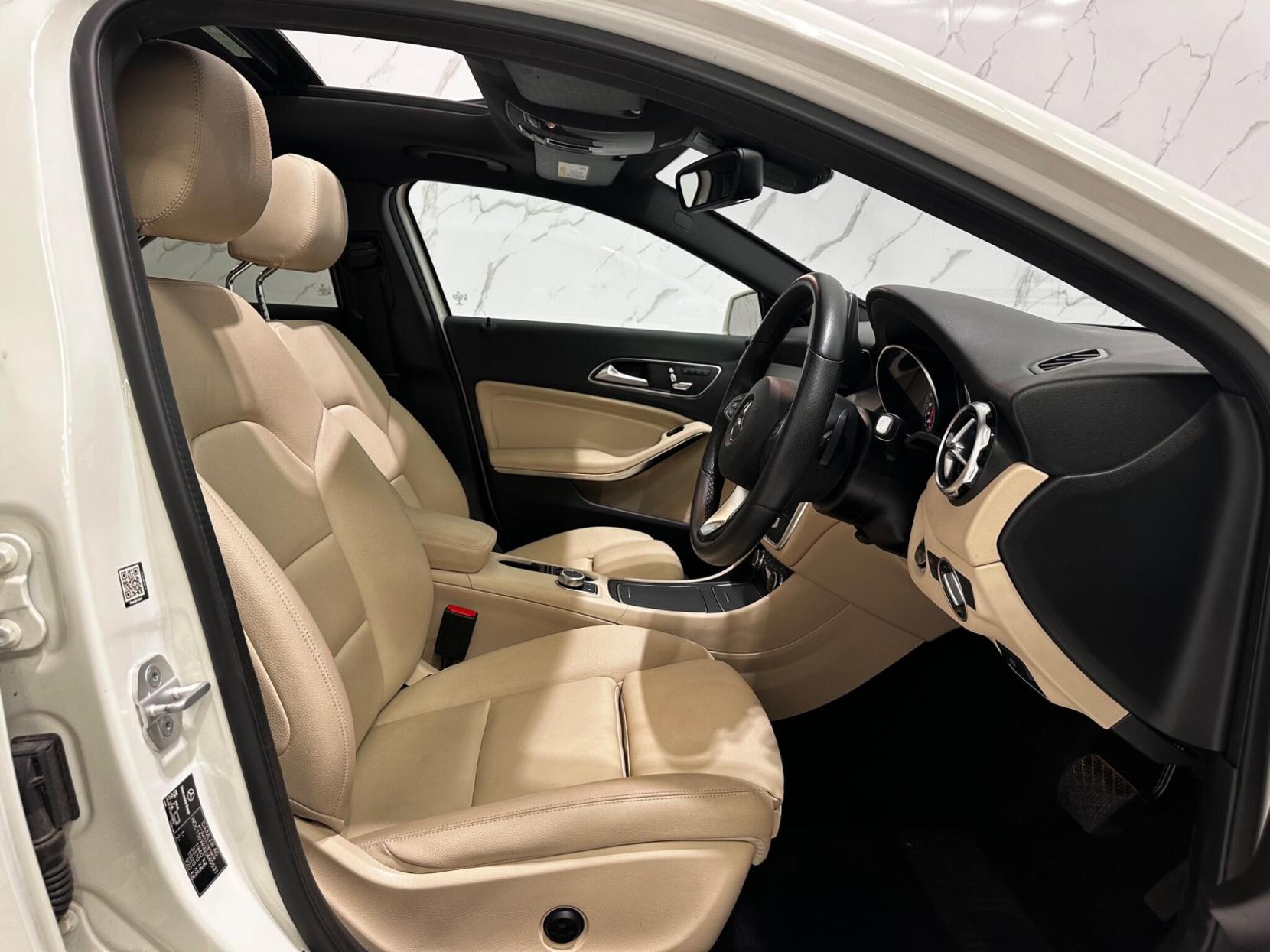 Mercedes-Benz GLA 1.6 GLA200 Sport (Premium Plus) 7G-DCT Euro 6 (s/s) 5dr