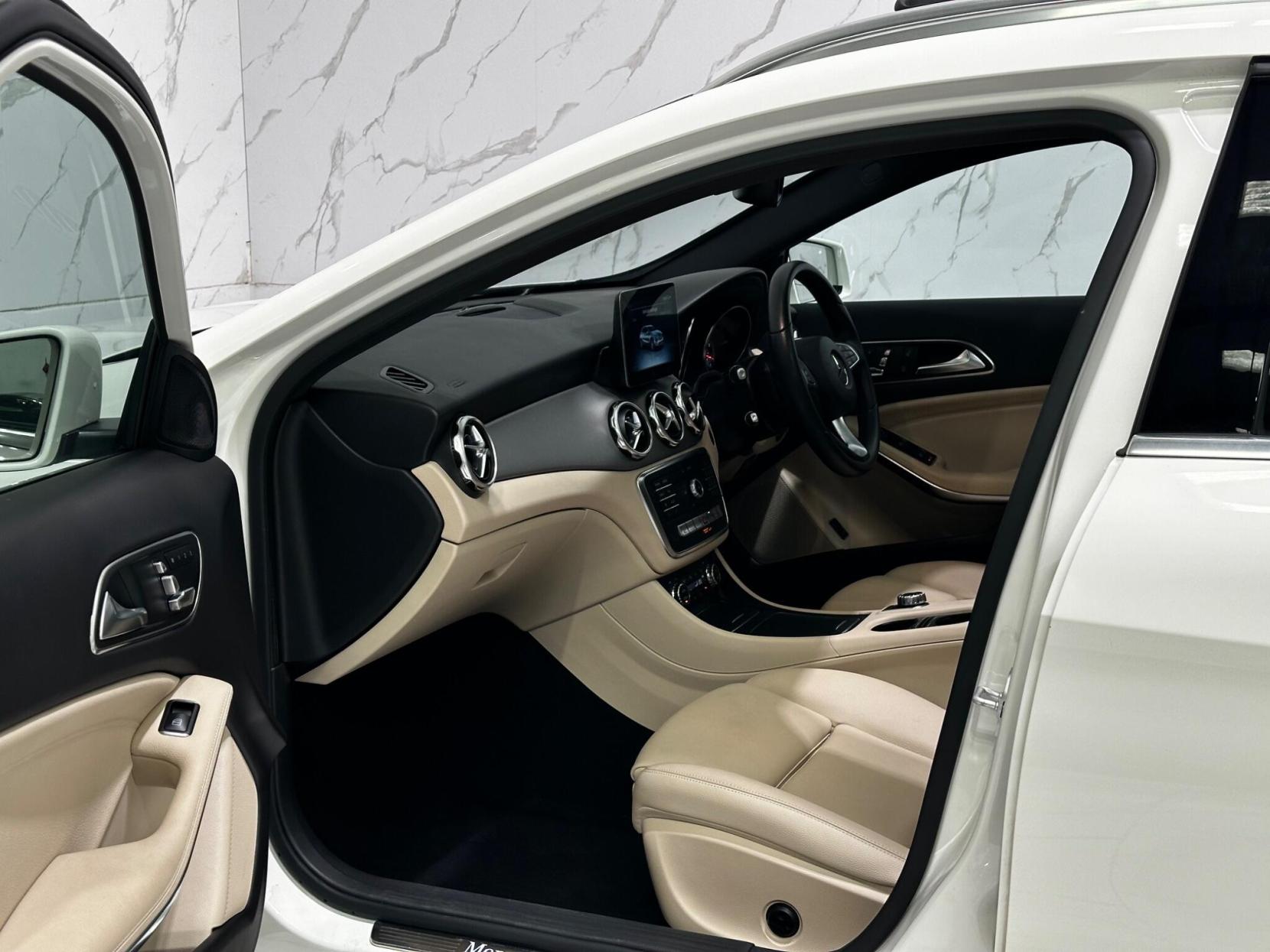 Mercedes-Benz GLA 1.6 GLA200 Sport (Premium Plus) 7G-DCT Euro 6 (s/s) 5dr