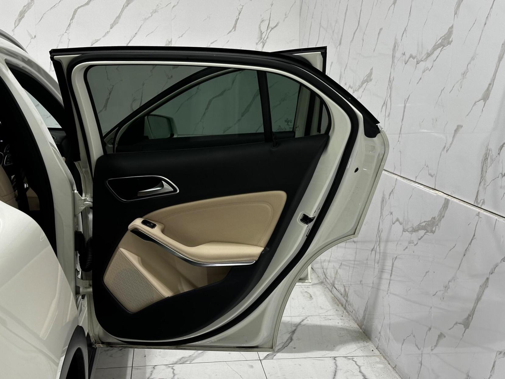 Mercedes-Benz GLA 1.6 GLA200 Sport (Premium Plus) 7G-DCT Euro 6 (s/s) 5dr