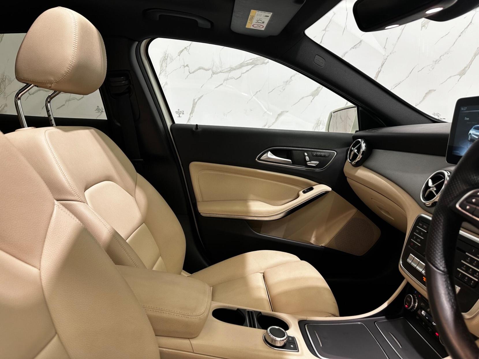 Mercedes-Benz GLA 1.6 GLA200 Sport (Premium Plus) 7G-DCT Euro 6 (s/s) 5dr