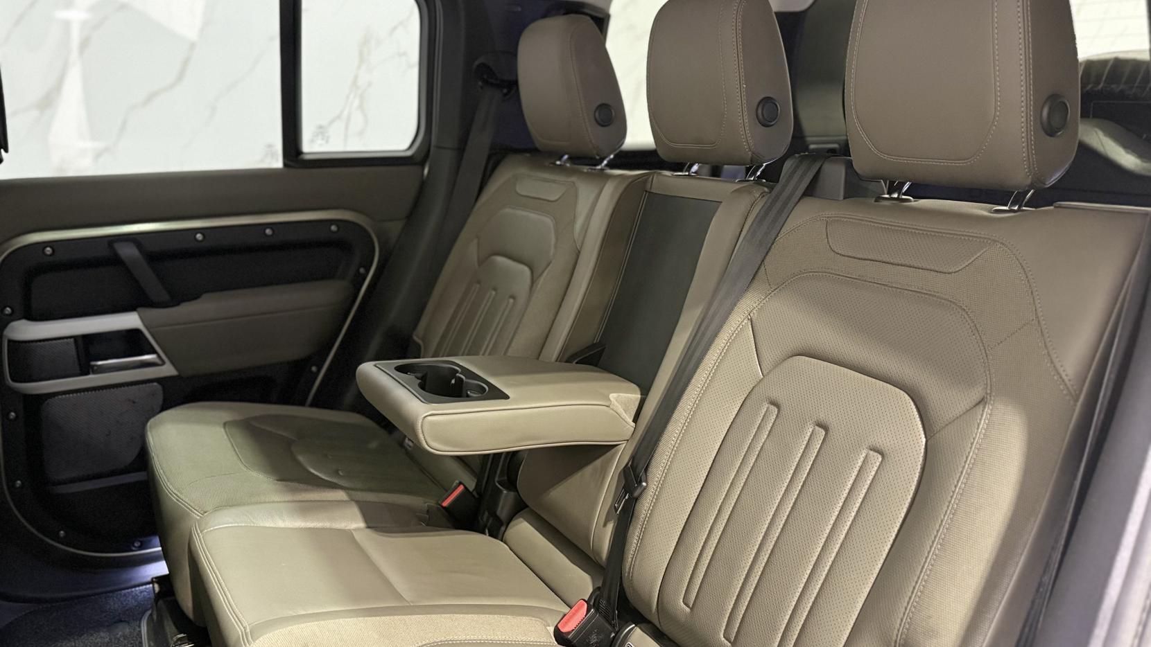 Land Rover Defender 110 2.0 SD4 First Edition SUV 5dr Diesel Auto 4WD Euro 6 (s/s) (240 ps)