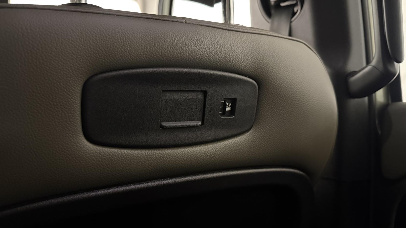 Land Rover Defender 110 2.0 SD4 First Edition SUV 5dr Diesel Auto 4WD Euro 6 (s/s) (240 ps)