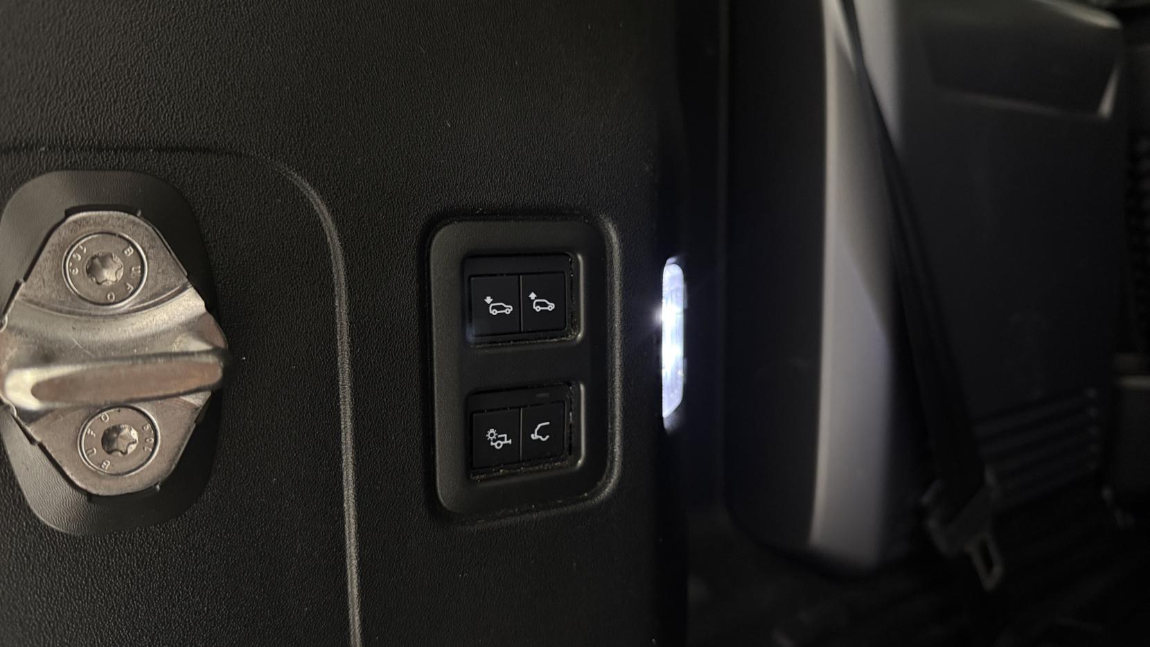 Land Rover Defender 110 2.0 SD4 First Edition SUV 5dr Diesel Auto 4WD Euro 6 (s/s) (240 ps)