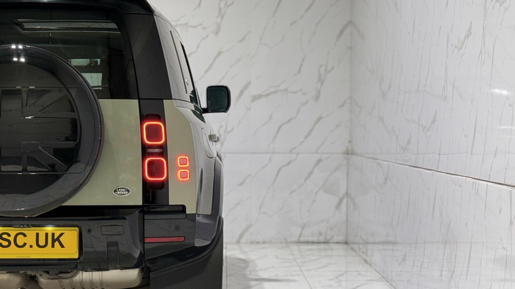 Land Rover Defender 110 2.0 SD4 First Edition SUV 5dr Diesel Auto 4WD Euro 6 (s/s) (240 ps)