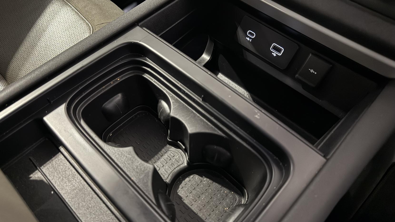 Land Rover Defender 110 2.0 SD4 First Edition SUV 5dr Diesel Auto 4WD Euro 6 (s/s) (240 ps)