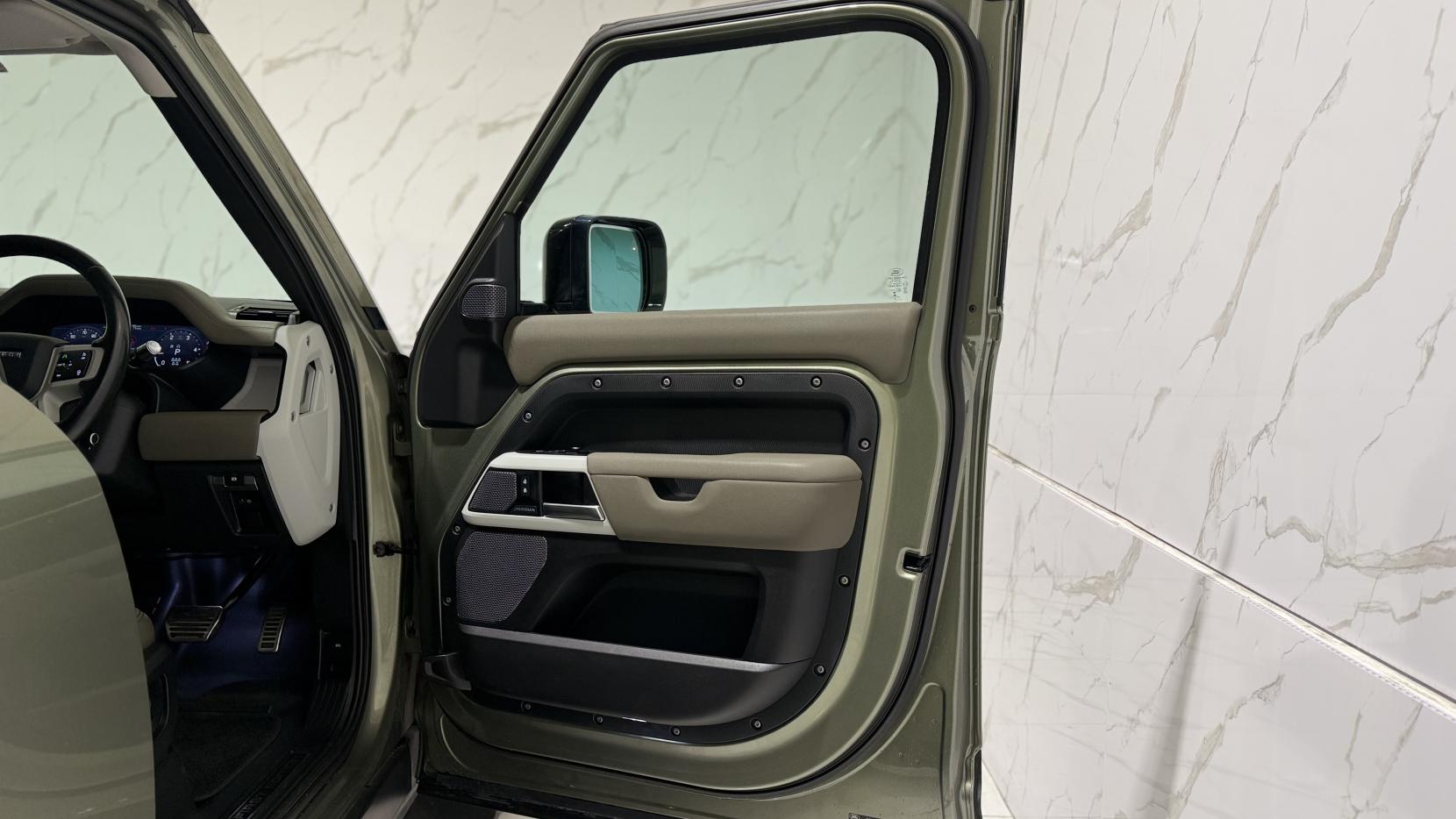 Land Rover Defender 110 2.0 SD4 First Edition SUV 5dr Diesel Auto 4WD Euro 6 (s/s) (240 ps)