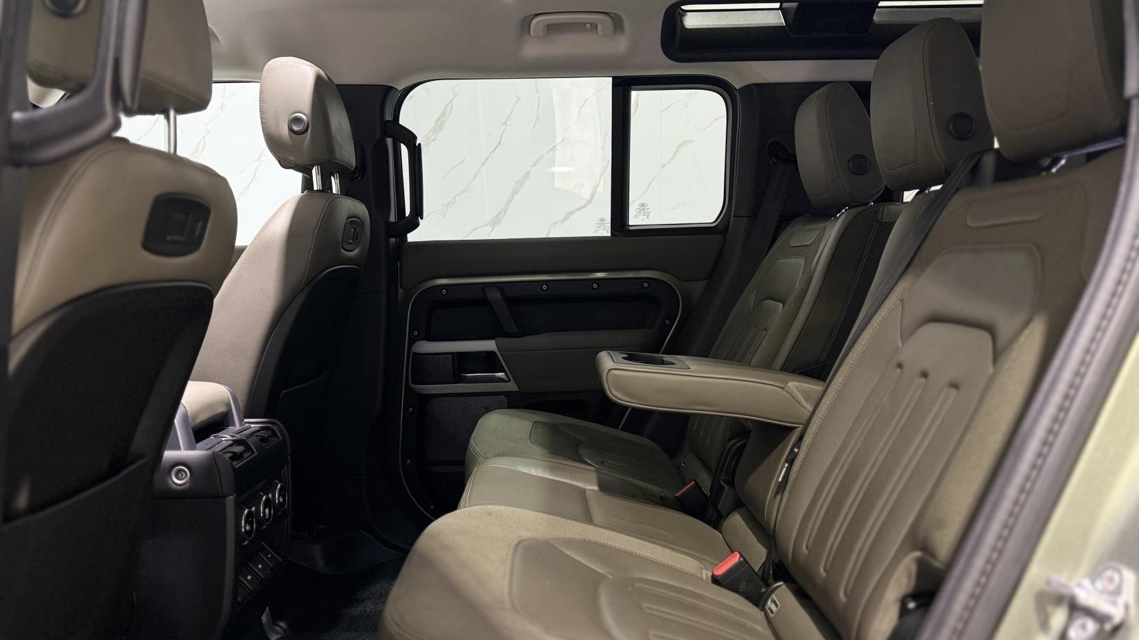 Land Rover Defender 110 2.0 SD4 First Edition SUV 5dr Diesel Auto 4WD Euro 6 (s/s) (240 ps)