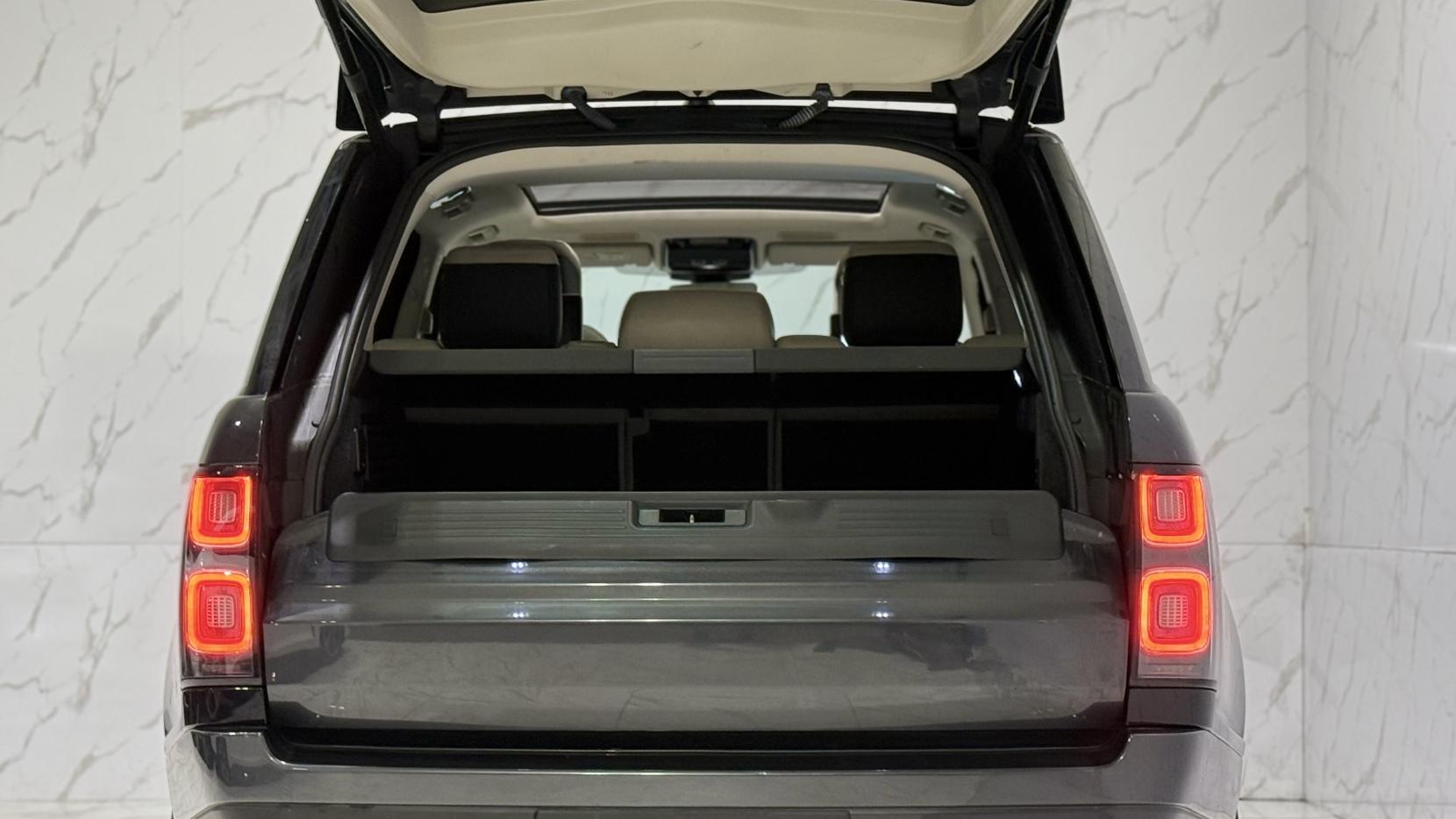 Land Rover Range Rover 3.0 P400 MHEV Vogue SE SUV 5dr Petrol Auto 4WD Euro 6 (s/s) (400 ps)