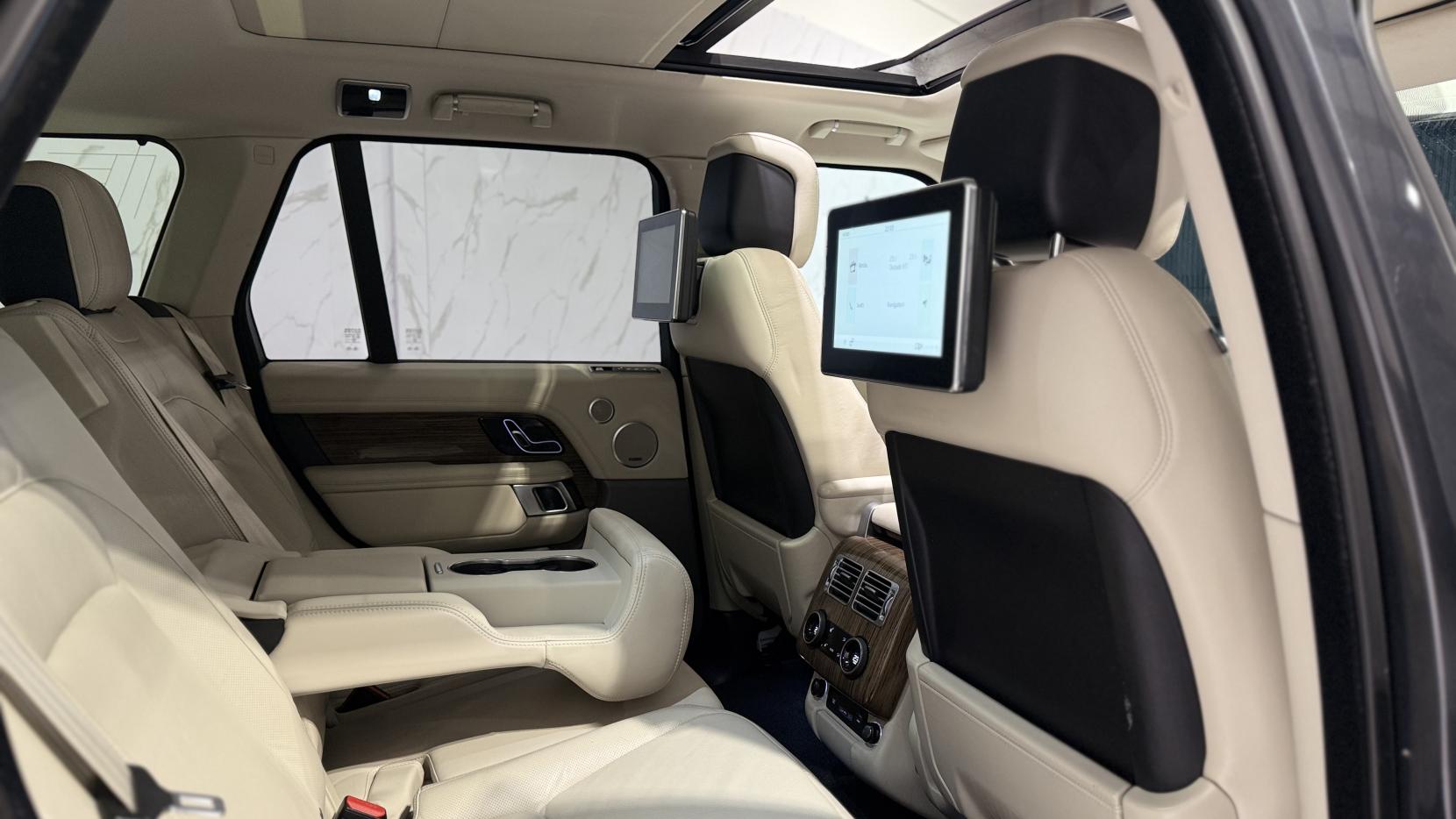 Land Rover Range Rover 3.0 P400 MHEV Vogue SE SUV 5dr Petrol Auto 4WD Euro 6 (s/s) (400 ps)