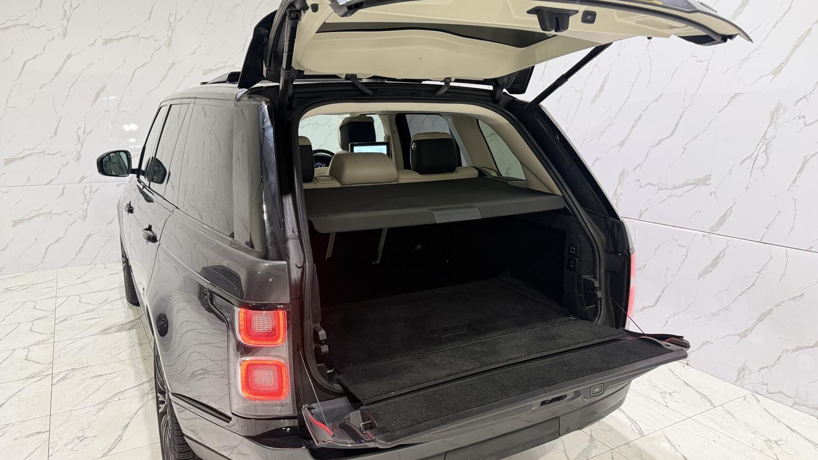 Land Rover Range Rover 3.0 P400 MHEV Vogue SE SUV 5dr Petrol Auto 4WD Euro 6 (s/s) (400 ps)