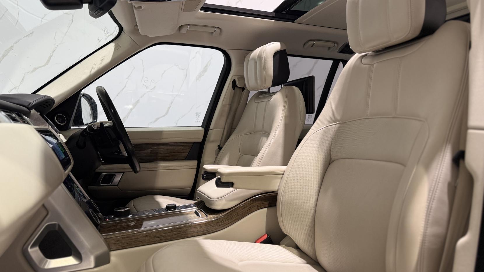 Land Rover Range Rover 3.0 P400 MHEV Vogue SE SUV 5dr Petrol Auto 4WD Euro 6 (s/s) (400 ps)