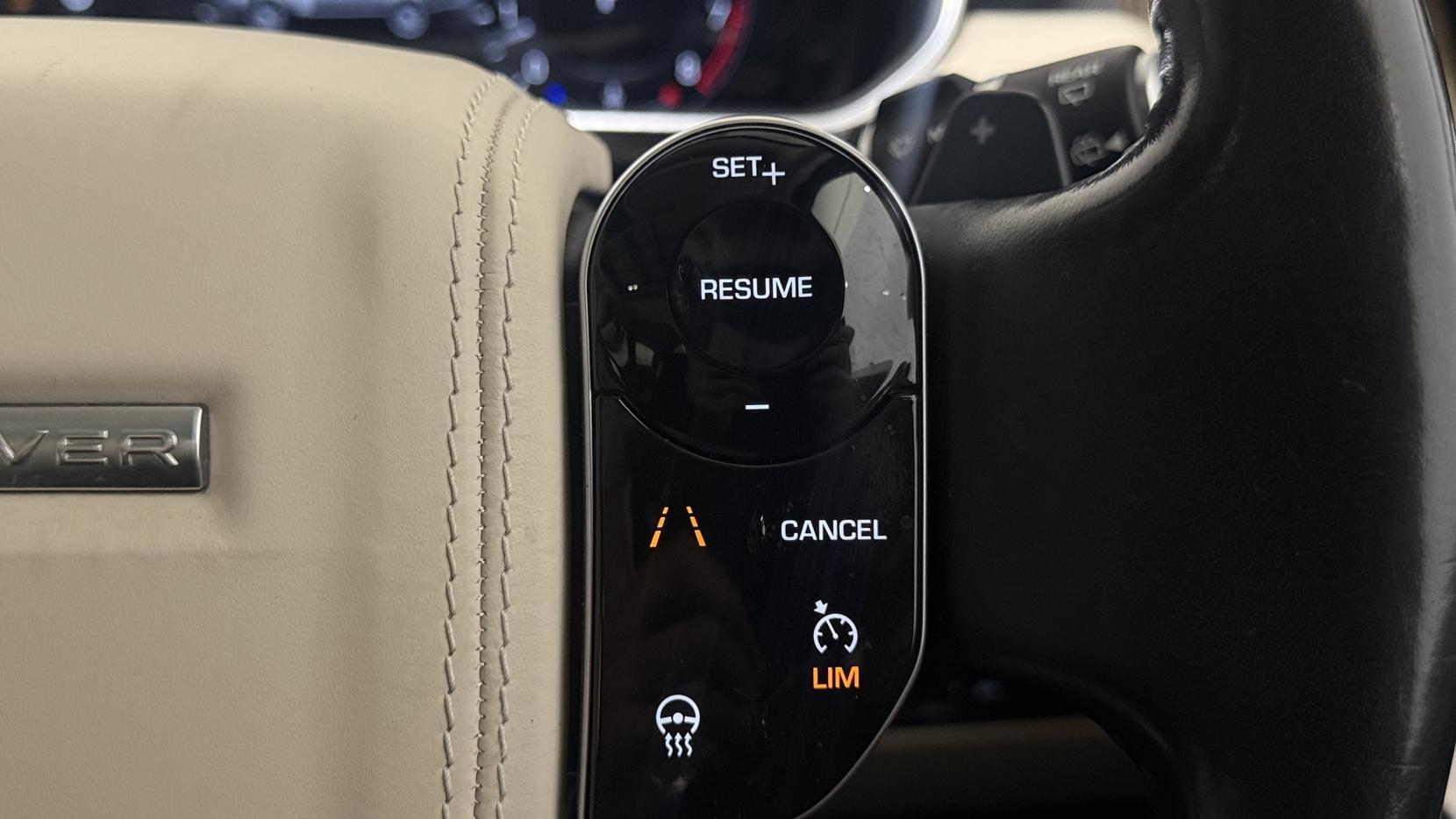 Land Rover Range Rover 3.0 P400 MHEV Vogue SE SUV 5dr Petrol Auto 4WD Euro 6 (s/s) (400 ps)