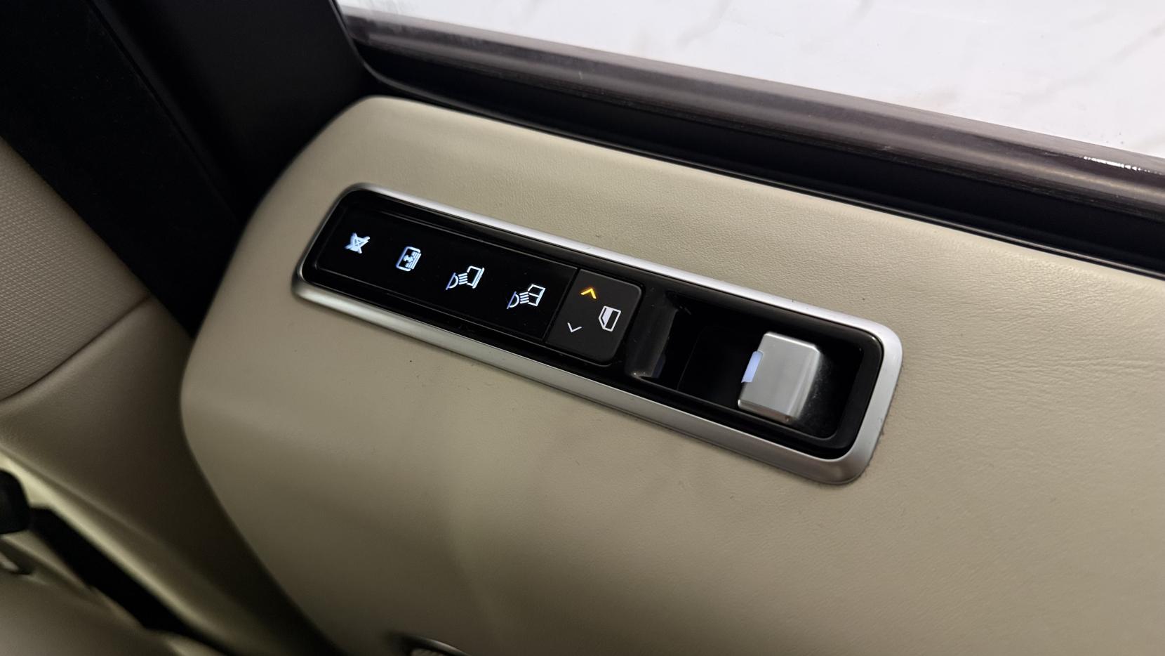 Land Rover Range Rover 3.0 P400 MHEV Vogue SE SUV 5dr Petrol Auto 4WD Euro 6 (s/s) (400 ps)