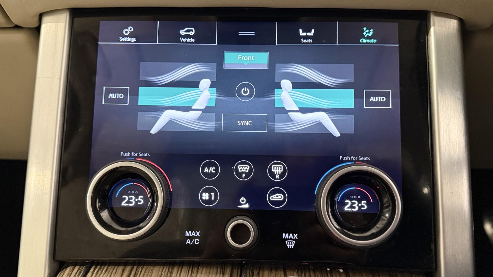 Land Rover Range Rover 3.0 P400 MHEV Vogue SE SUV 5dr Petrol Auto 4WD Euro 6 (s/s) (400 ps)