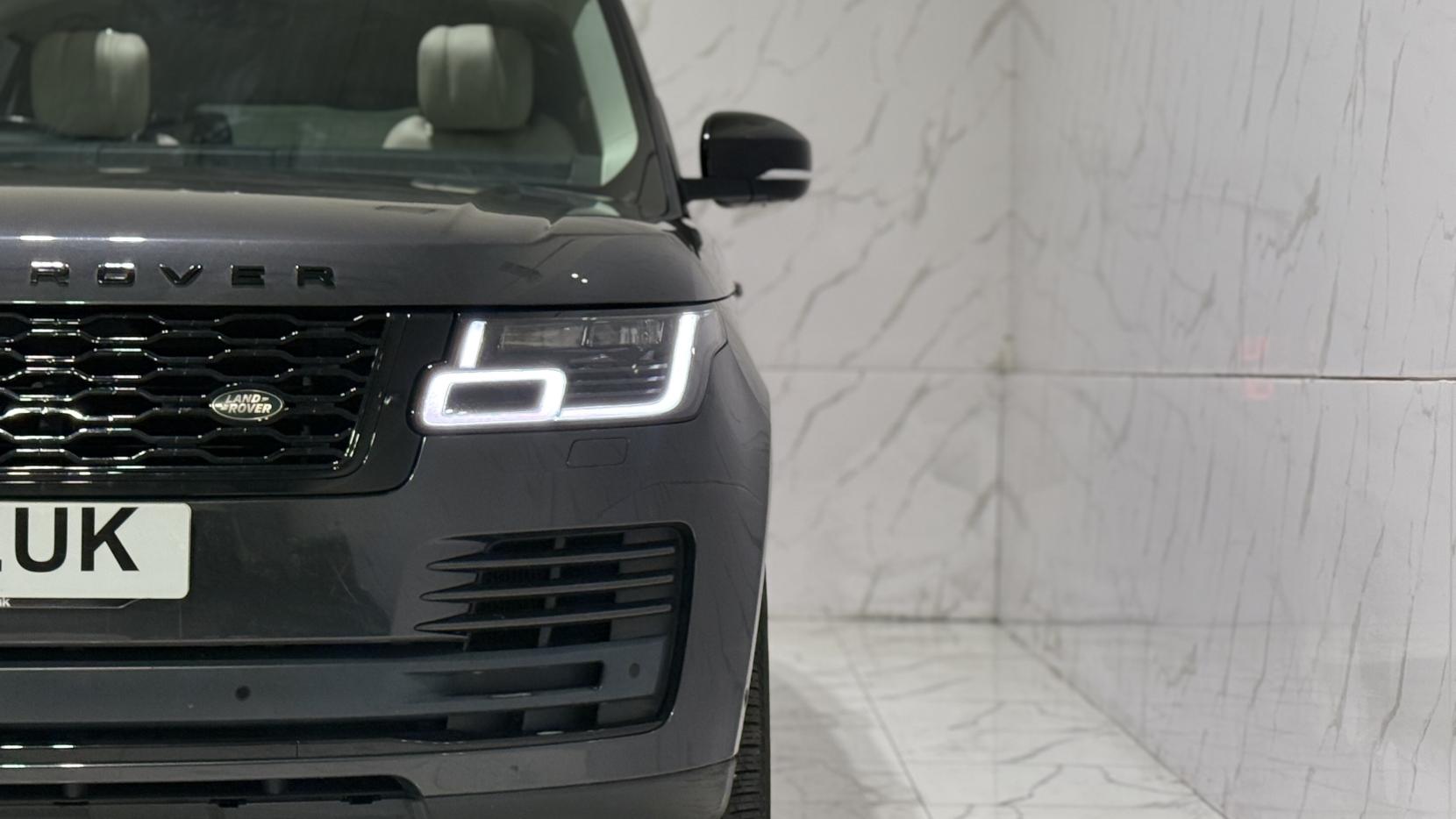 Land Rover Range Rover 3.0 P400 MHEV Vogue SE SUV 5dr Petrol Auto 4WD Euro 6 (s/s) (400 ps)