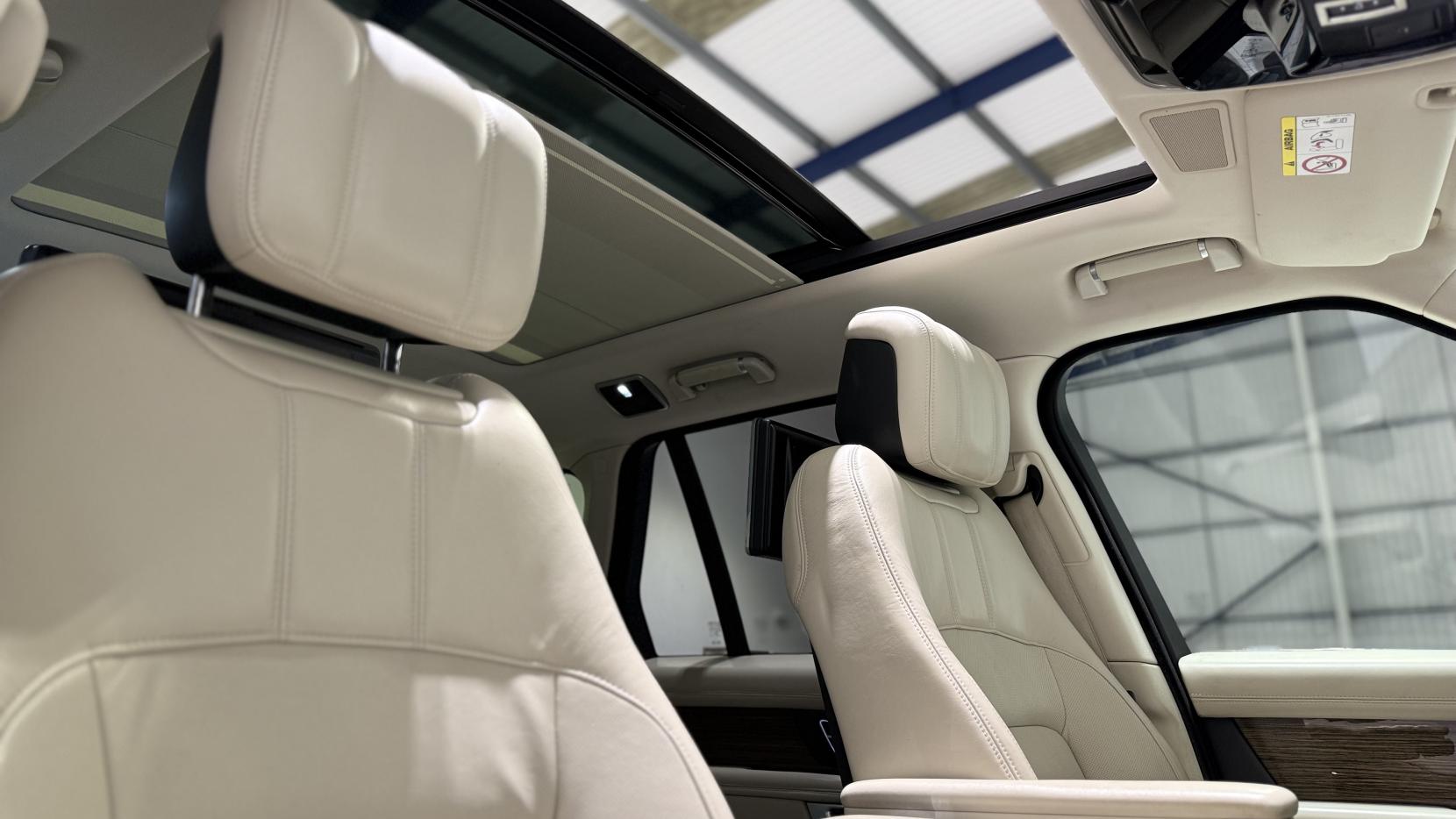 Land Rover Range Rover 3.0 P400 MHEV Vogue SE SUV 5dr Petrol Auto 4WD Euro 6 (s/s) (400 ps)