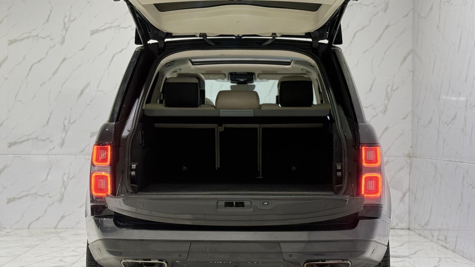 Land Rover Range Rover 3.0 P400 MHEV Vogue SE SUV 5dr Petrol Auto 4WD Euro 6 (s/s) (400 ps)