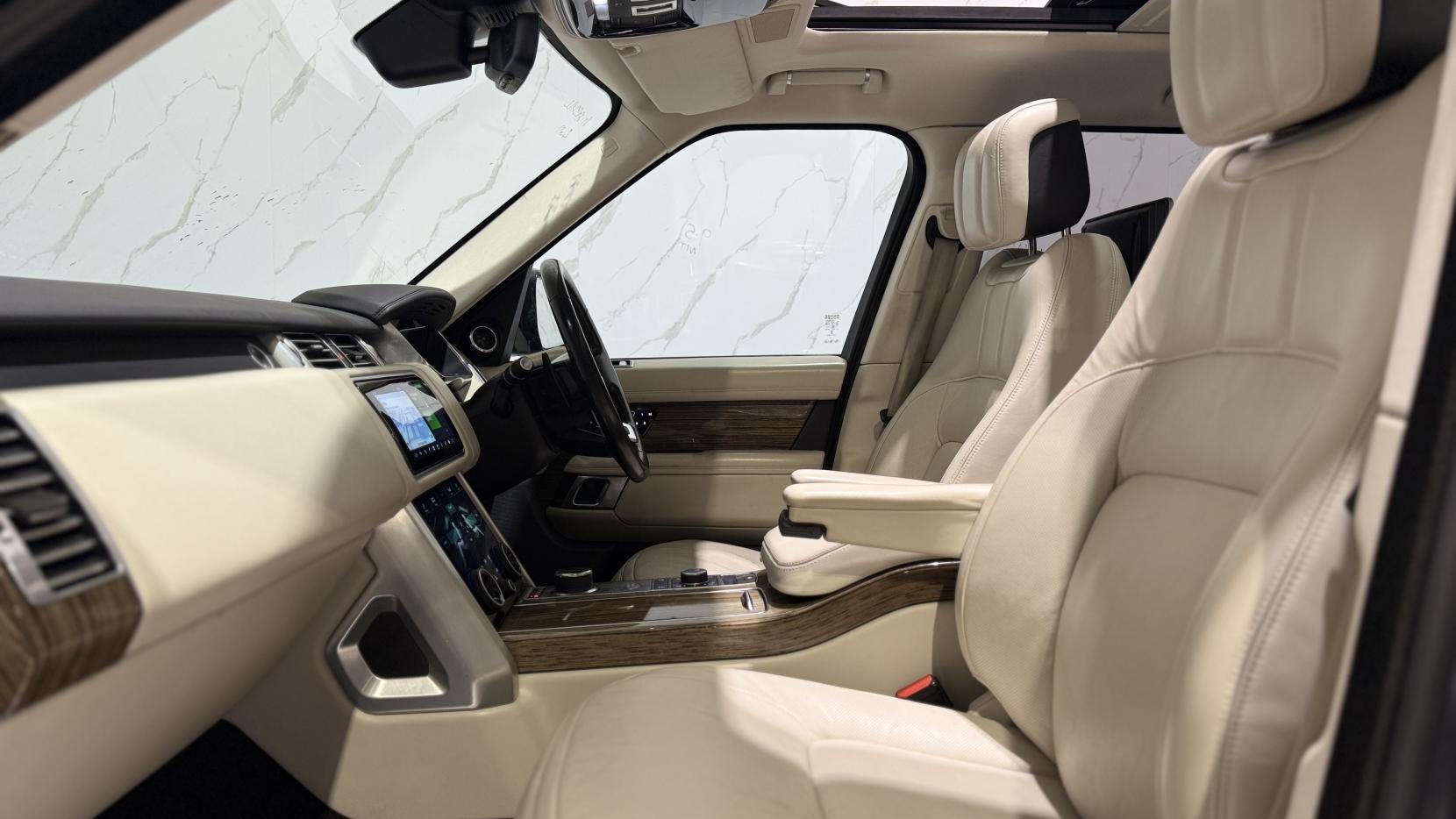 Land Rover Range Rover 3.0 P400 MHEV Vogue SE SUV 5dr Petrol Auto 4WD Euro 6 (s/s) (400 ps)