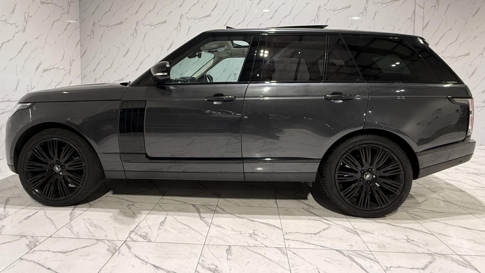 Land Rover Range Rover 3.0 P400 MHEV Vogue SE SUV 5dr Petrol Auto 4WD Euro 6 (s/s) (400 ps)